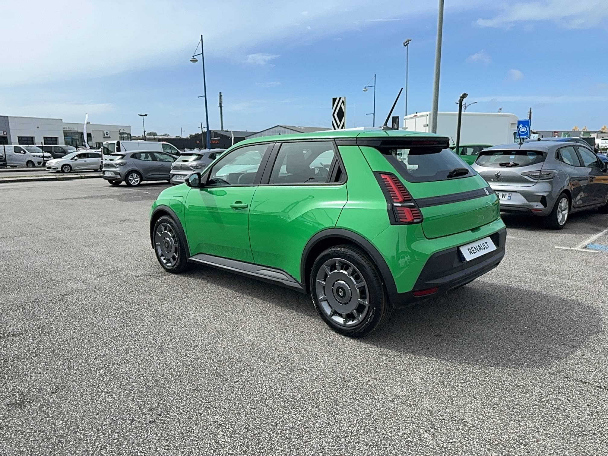 Vente en ligne Renault R5 E-Tech  120 ch autonomie urbaine au prix de 26 900 €