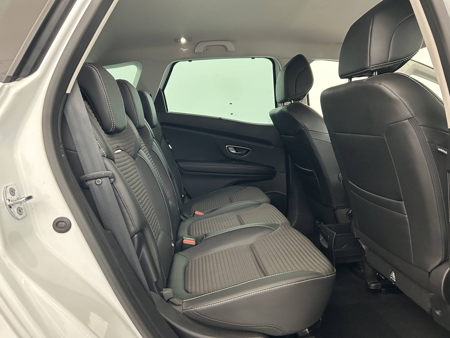 Vente en ligne Renault Scenic 4 Scenic TCe 140 Energy EDC au prix de 18 790 €