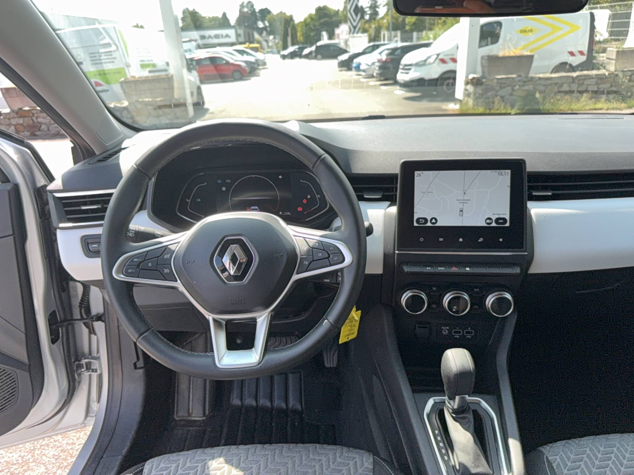 Vente en ligne Renault Clio 5 Clio E-Tech full hybrid 145 au prix de 15 990 €