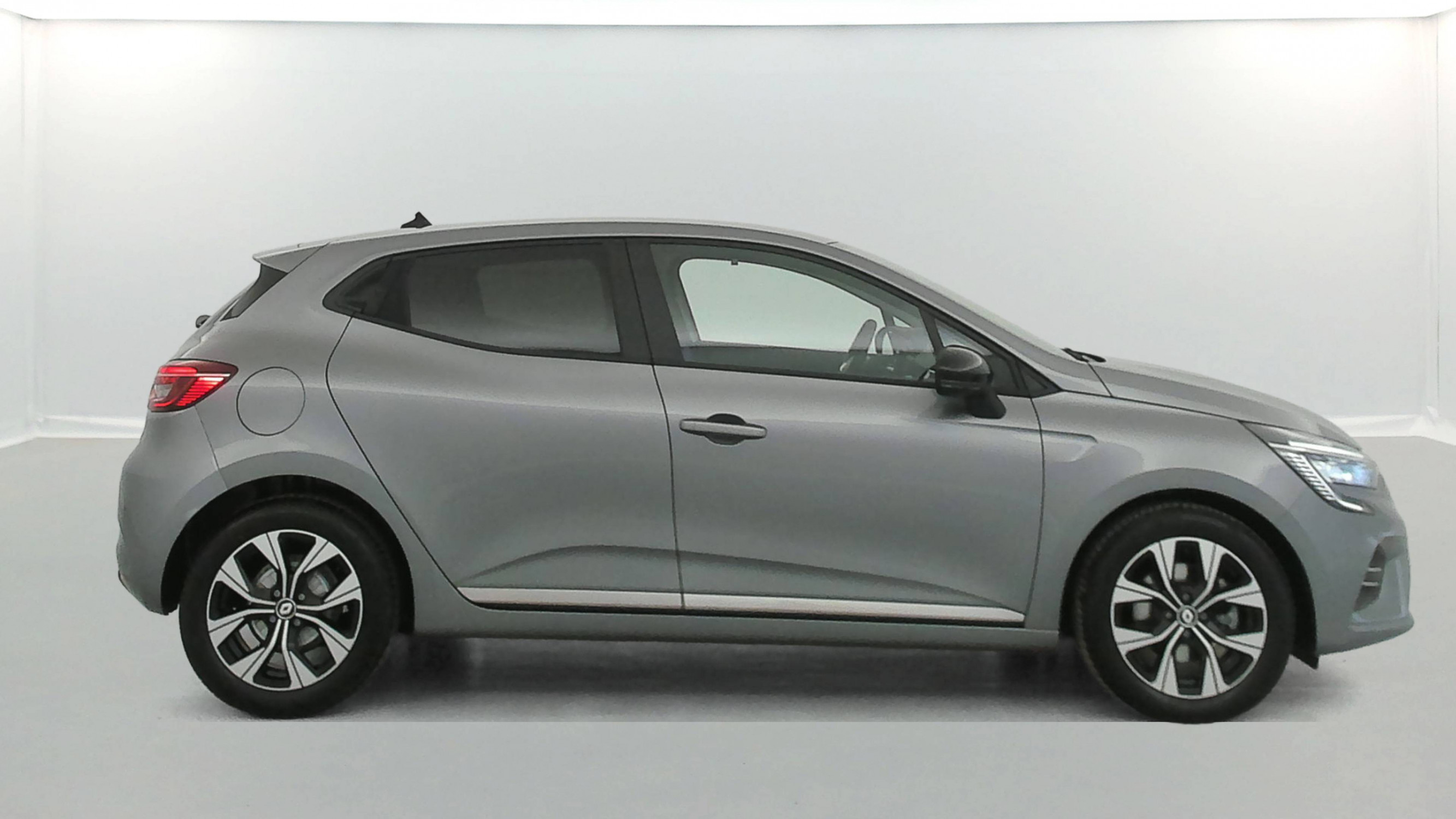 Vente en ligne Renault Clio 5 Clio Blue dCi 100 au prix de 16 490 €