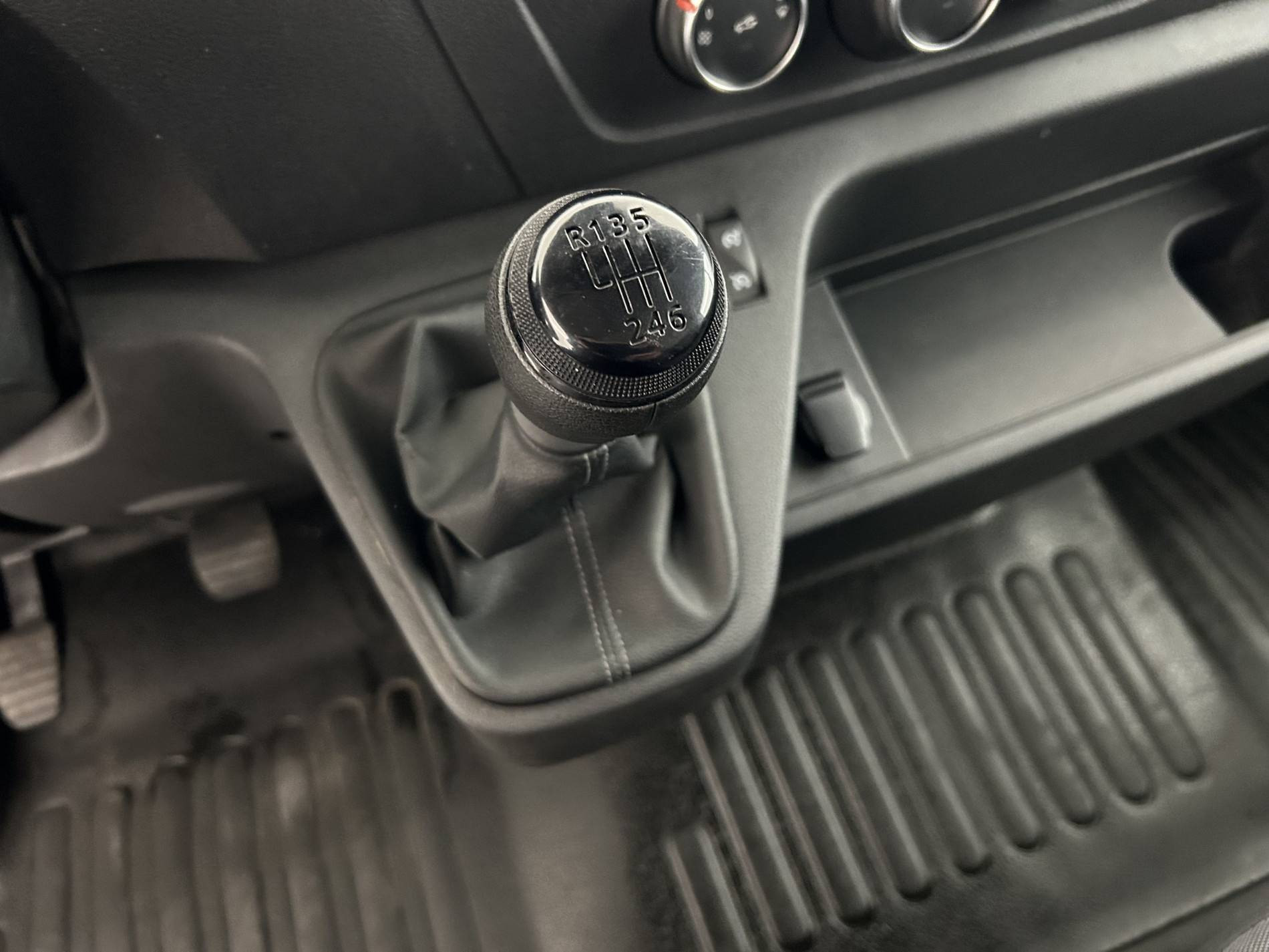 Vente en ligne Renault Master Fourgon MASTER FGN TRAC F3500 L2H2 BLUE DCI 135 au prix de 24 590 €