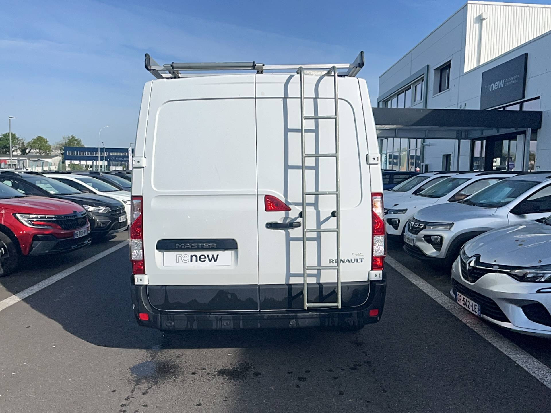 Vente en ligne Renault Master Fourgon MASTER FGN TRAC F2800 L1H1 BLUE DCI 150 au prix de 24 890 €