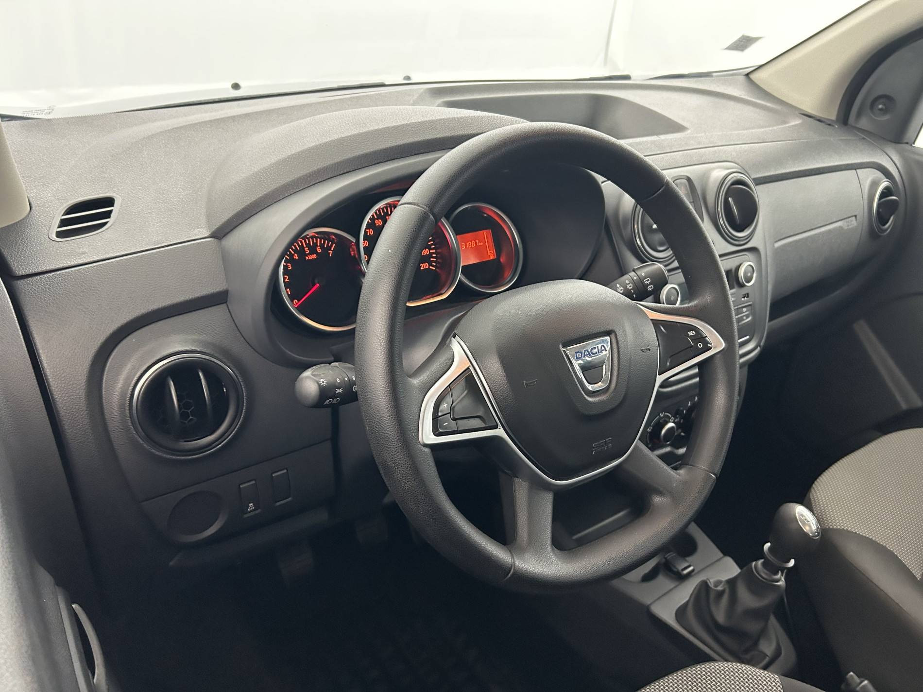 Vente en ligne Dacia Lodgy  Blue dCi 95 7 places au prix de 16 590 €