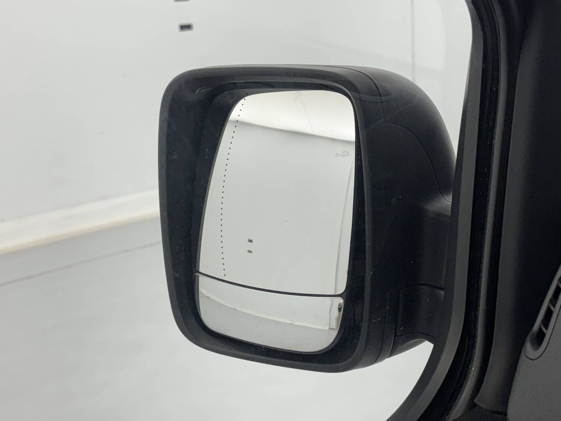 Vente en ligne Renault Trafic 3 Fourgon TRAFIC FGN L2H1 1300 KG DCI 120 au prix de 18 490 €