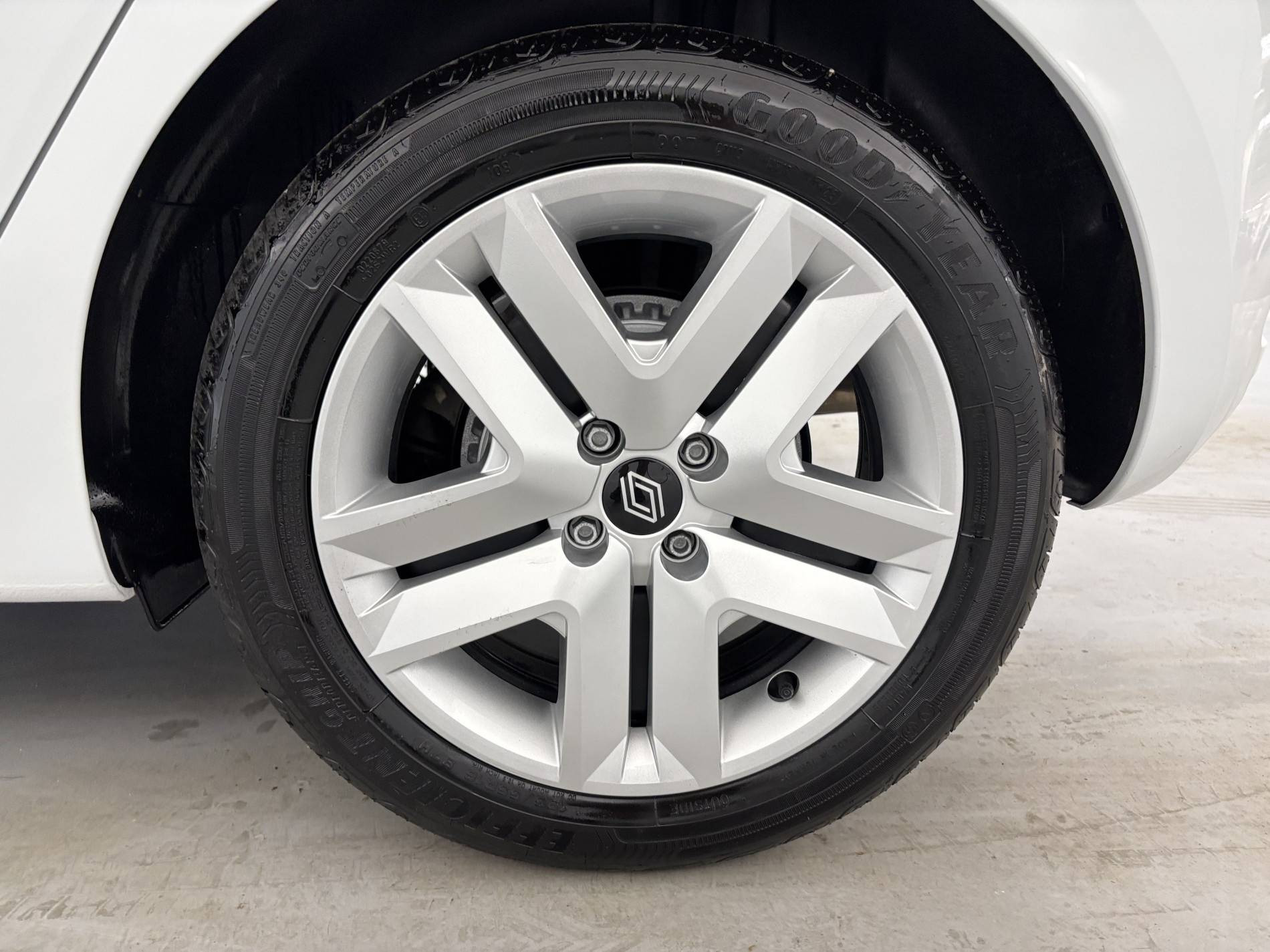 Vente en ligne Renault Clio 5 Clio Blue dCi 100 ch GSR2 au prix de 18 791 €
