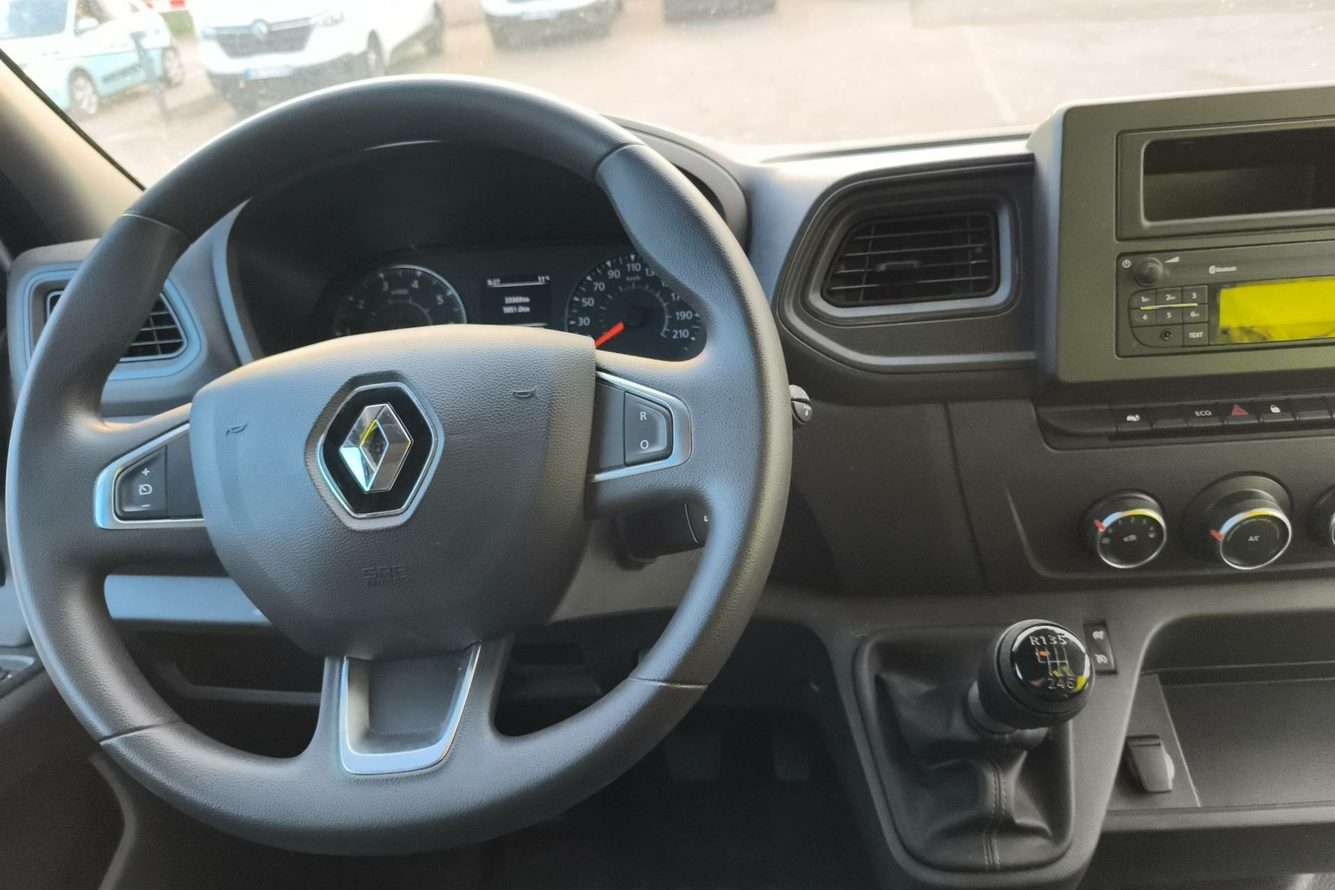 Vente en ligne Renault Master Fourgon MASTER FGN TRAC F3500 L3H3 BLUE DCI 135 au prix de 32 390 €