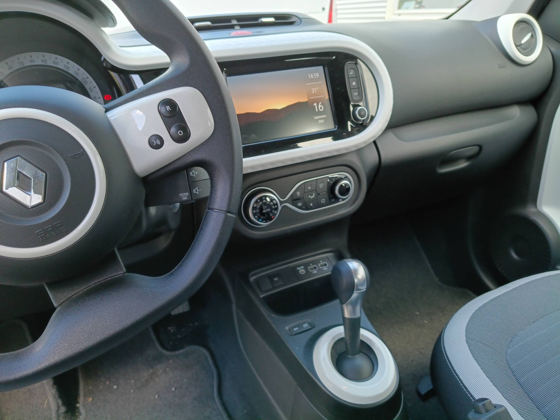 Vente en ligne Renault Twingo Electrique Twingo III E-Tech au prix de 14 990 €