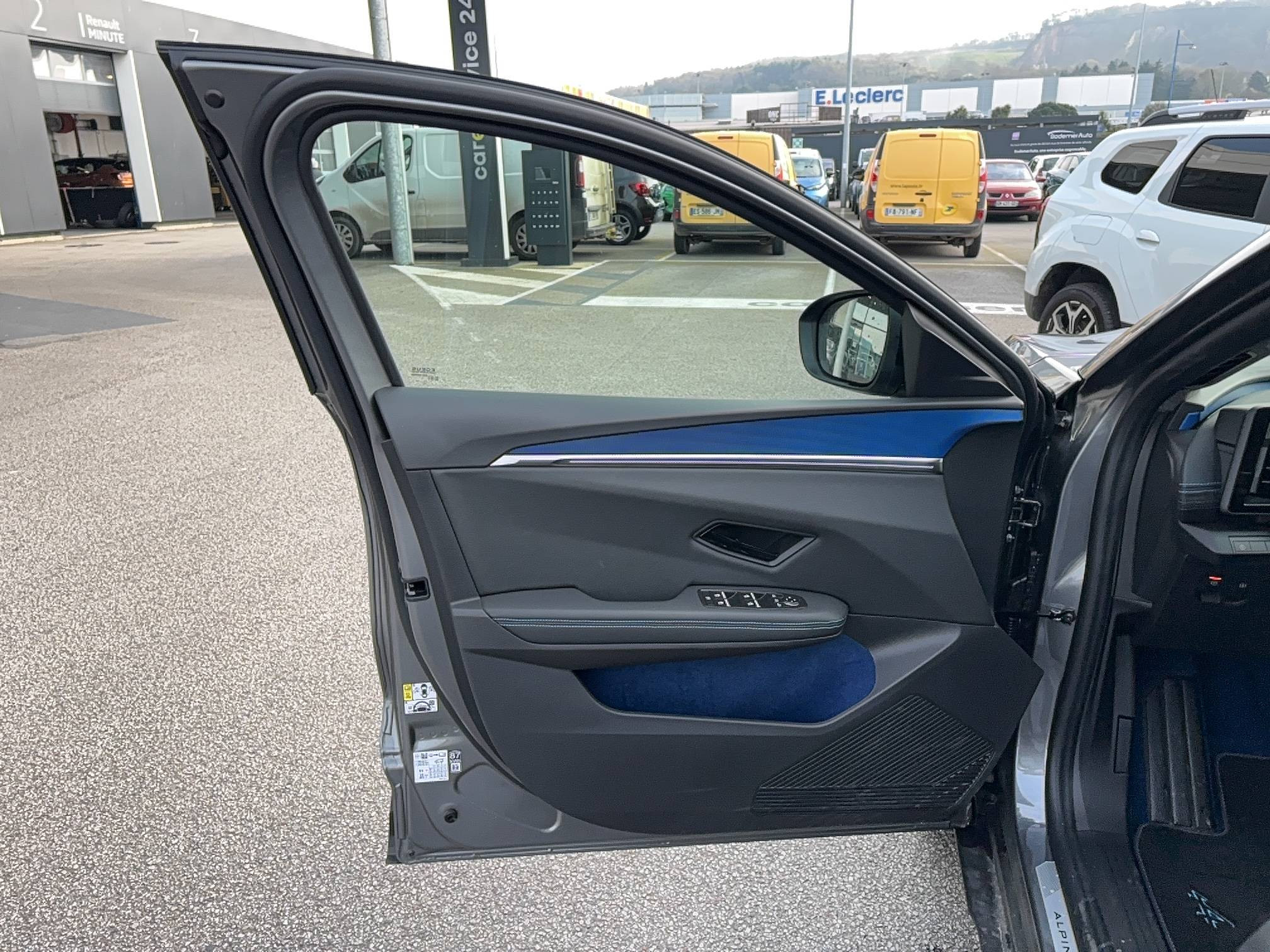 Vente en ligne Renault Scenic E-Tech  220 ch grande autonomie au prix de 45 900 €