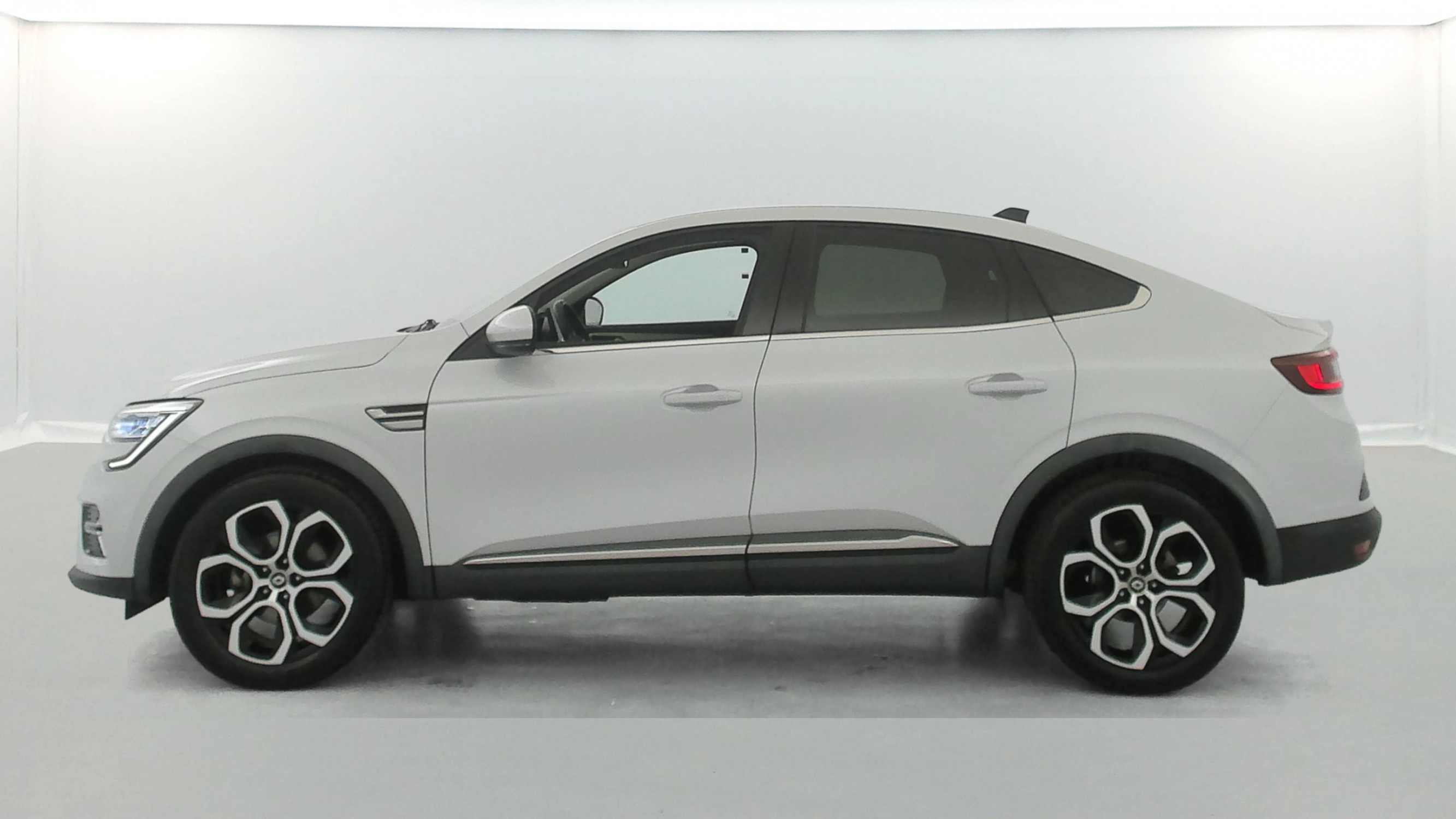 Vente en ligne Renault Arkana  E-Tech 145 - 21B au prix de 20 990 €