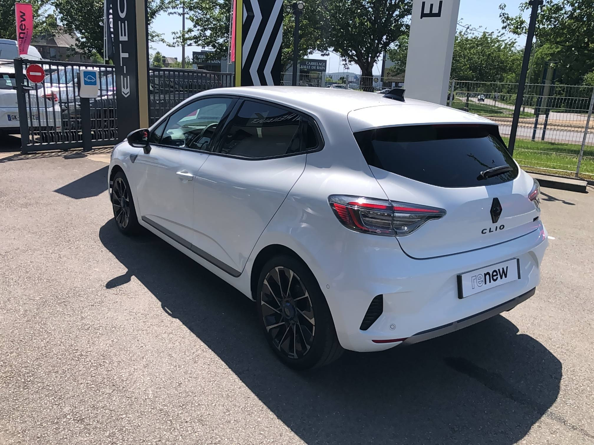 Vente en ligne Renault Clio 5 Clio E-Tech full hybrid 145 au prix de 16 490 €
