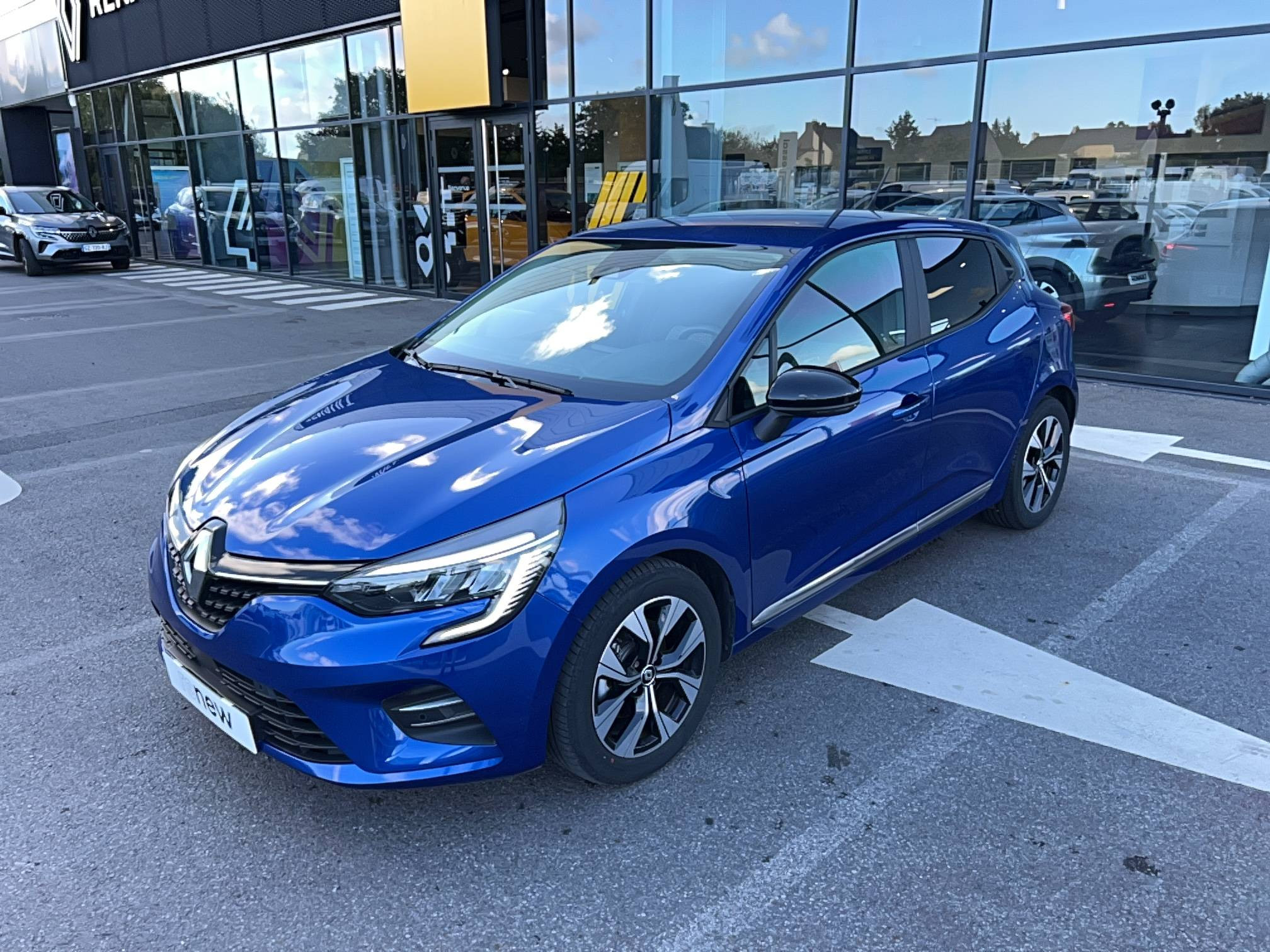 Vente en ligne Renault Clio 5 Clio E-Tech full hybrid 145 au prix de 16 990 €