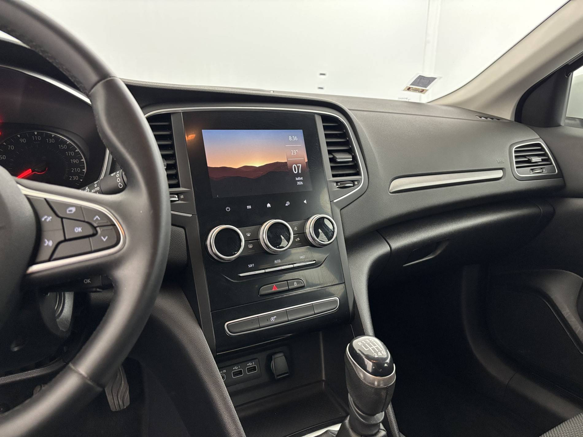 Vente en ligne Renault Megane 4  BLUE DCI 115 au prix de 14 990 €