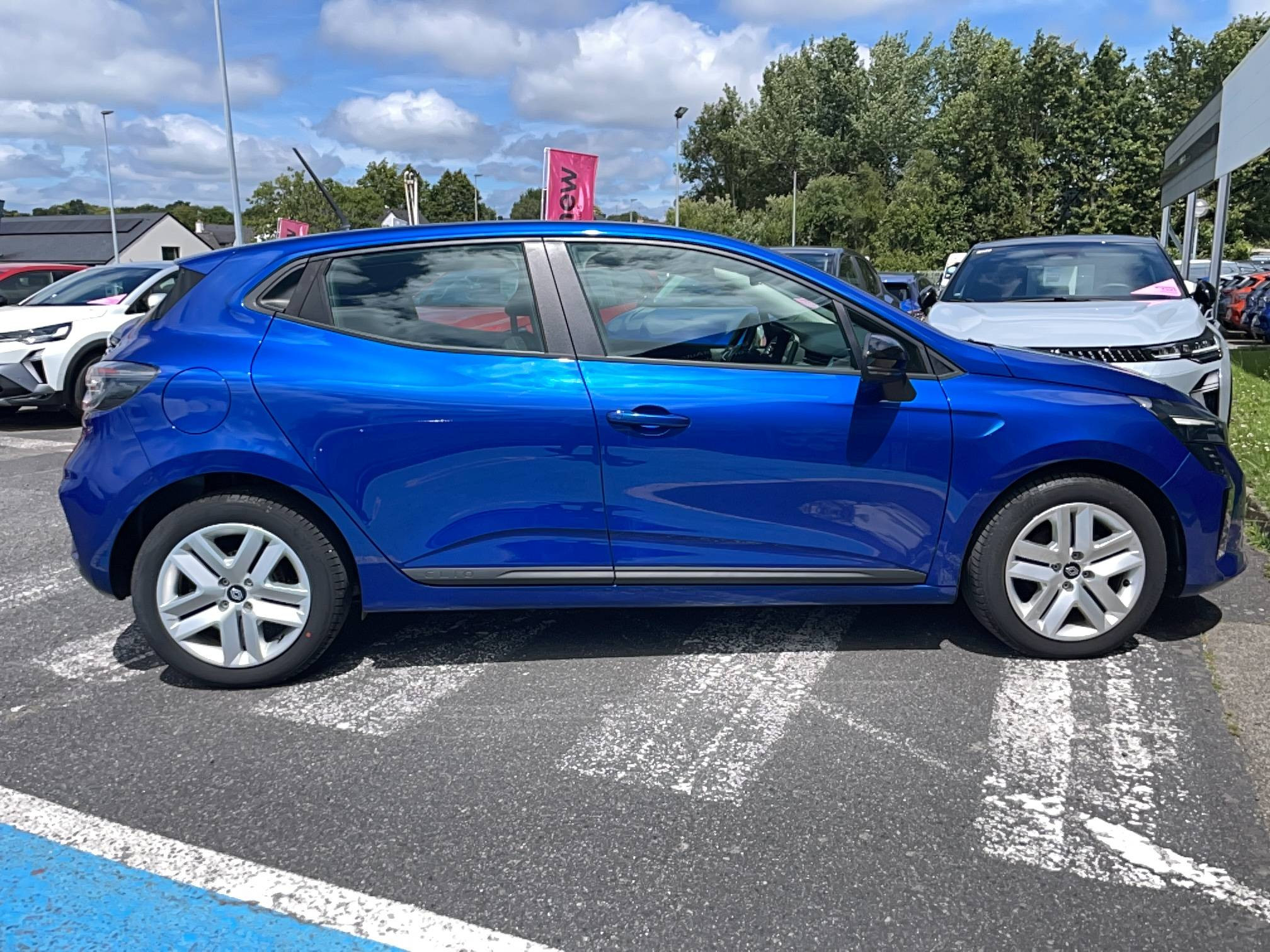 Vente en ligne Renault Clio 5 Clio TCe 90 au prix de 15 990 €