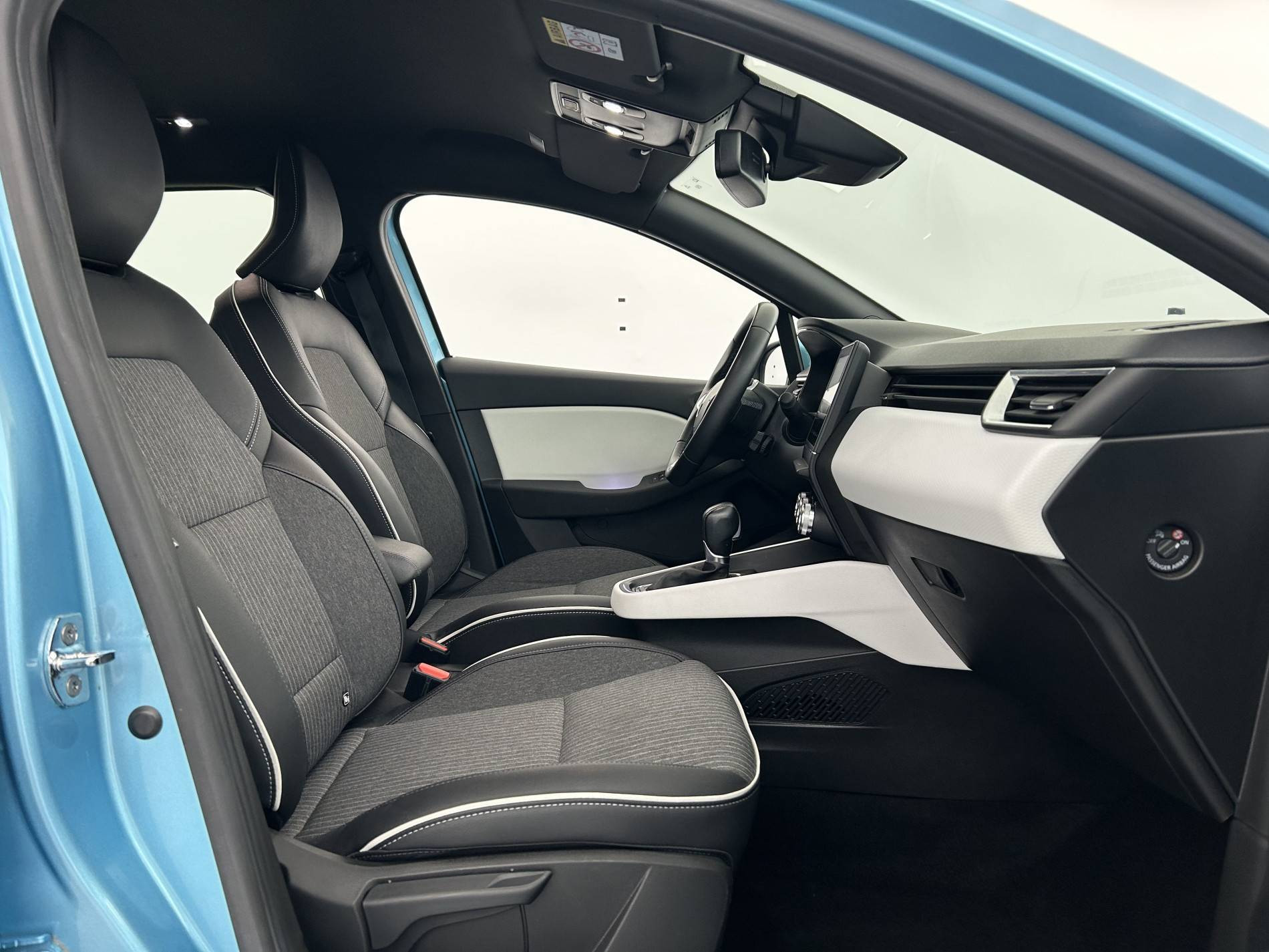 Vente en ligne Renault Clio 5 Clio E-Tech 140 - 21N au prix de 18 499 €