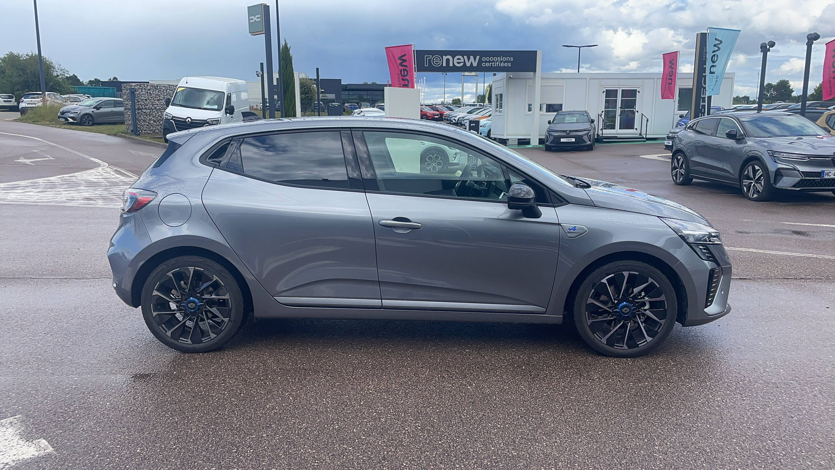 Vente en ligne Renault Clio 5 Clio E-Tech full hybrid 145 au prix de 21 491 €