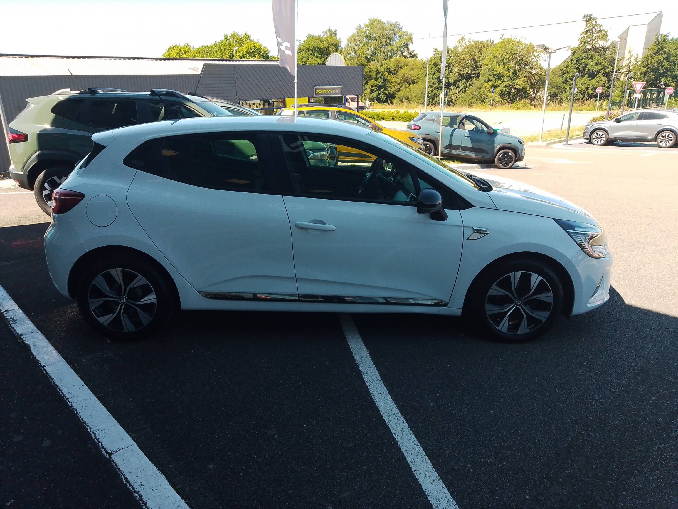 Vente en ligne Renault Clio 5 Clio TCe 90 - 21N au prix de 12 990 €