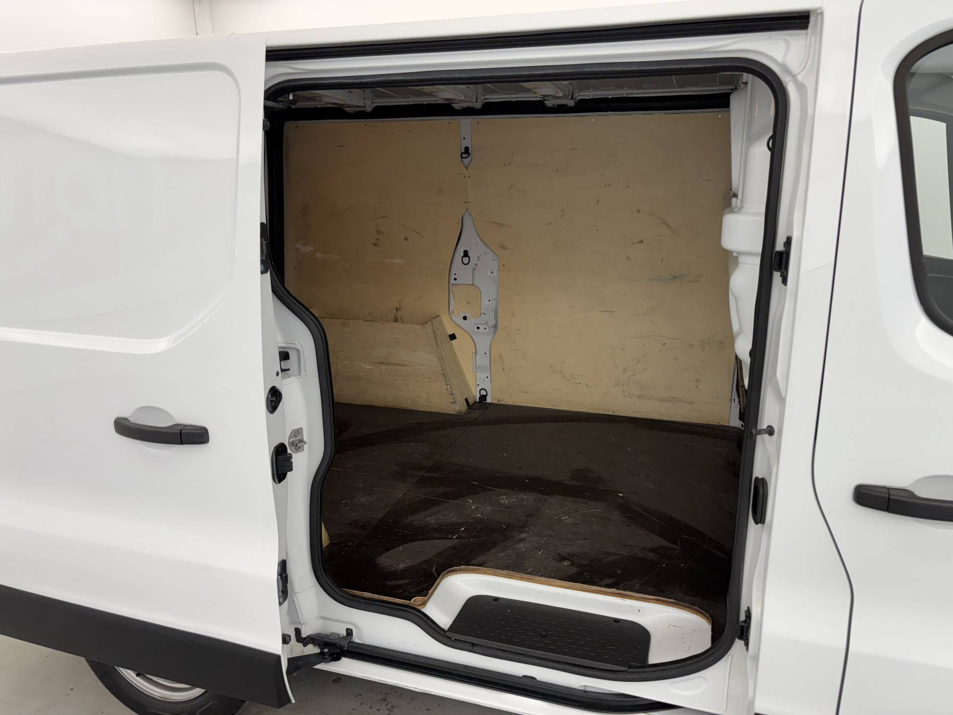 Vente en ligne Renault Trafic 3 Fourgon TRAFIC FG BLUE DCI 130 L1H1 3T GSR2 au prix de 22 900 €