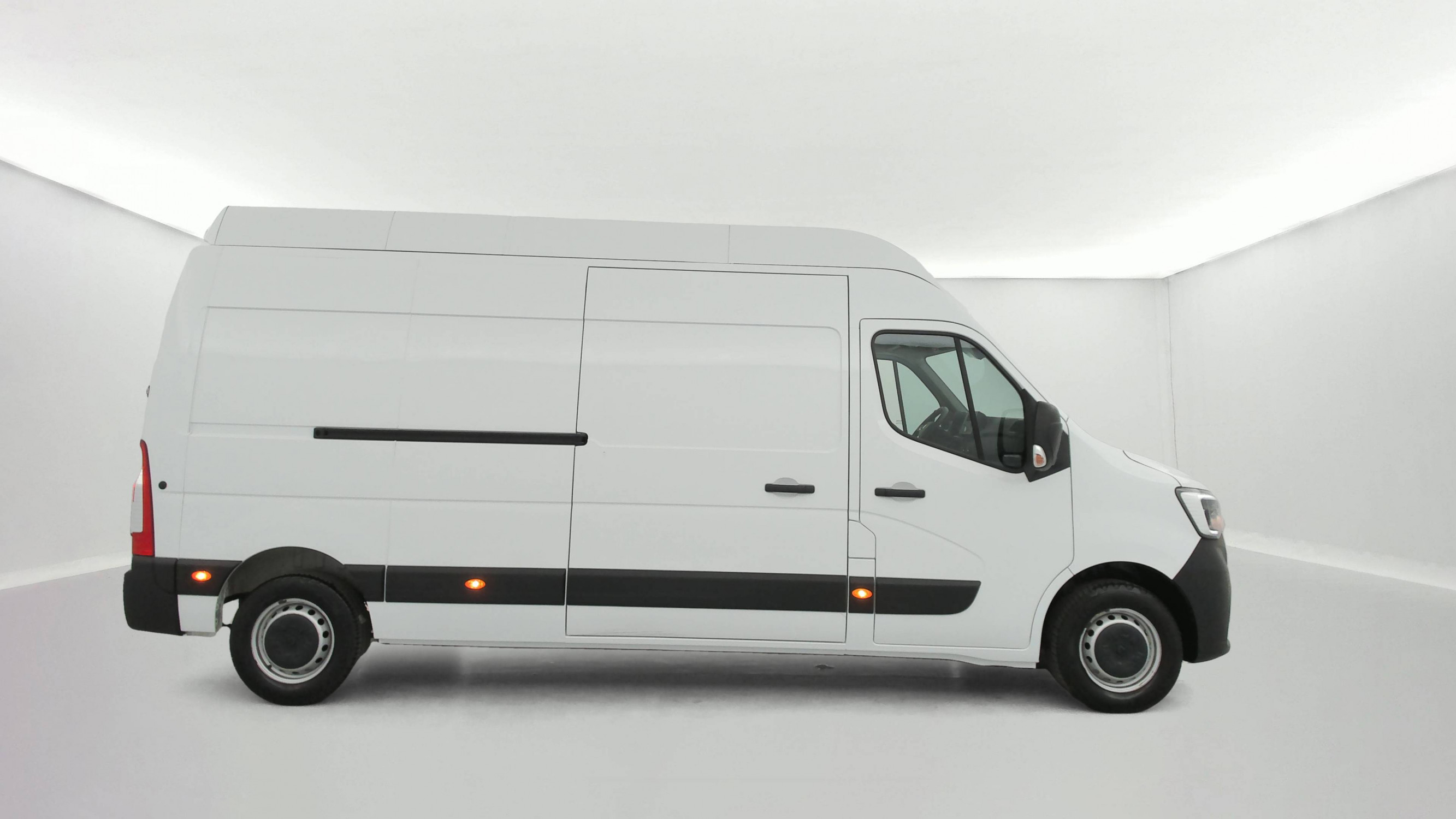 Vente en ligne Renault Master Fourgon MASTER FGN TRAC F3500 L3H3 BLUE DCI 135 au prix de 30 000 €