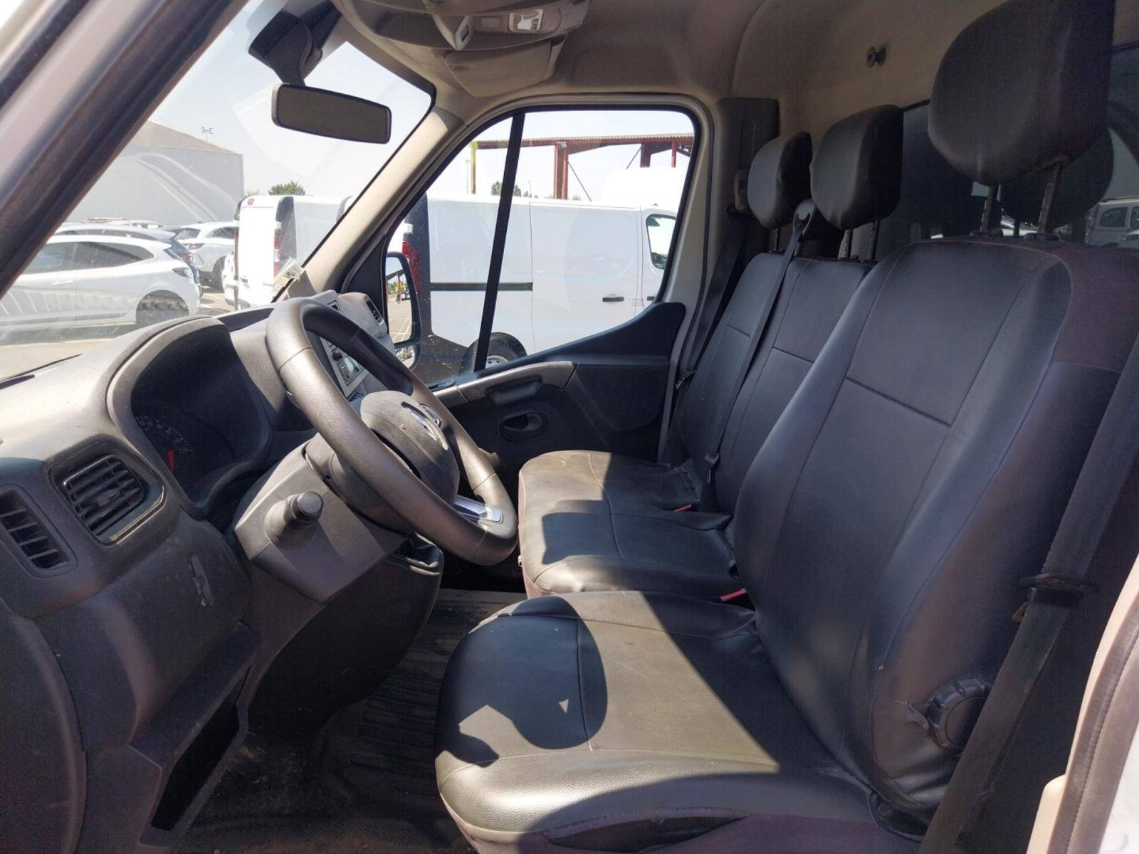 Vente en ligne Renault Master Benne MASTER BENNE PROP RJ3500 L3 COFFRE BLUE DCI 145 EURO VI au prix de 31 300 €