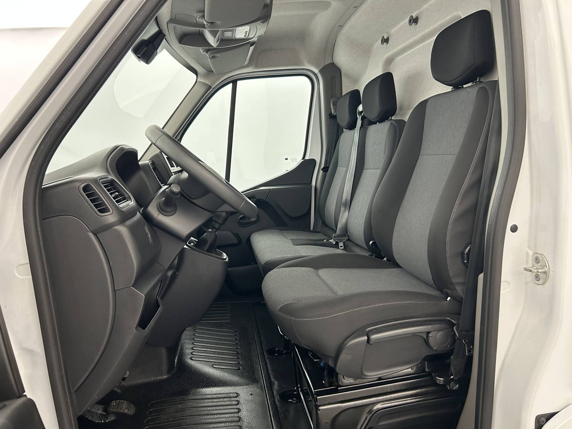 Vente en ligne Renault Master Fourgon MASTER FGN TRAC F3500 L2H2 BLUE DCI 135 au prix de 24 990 €