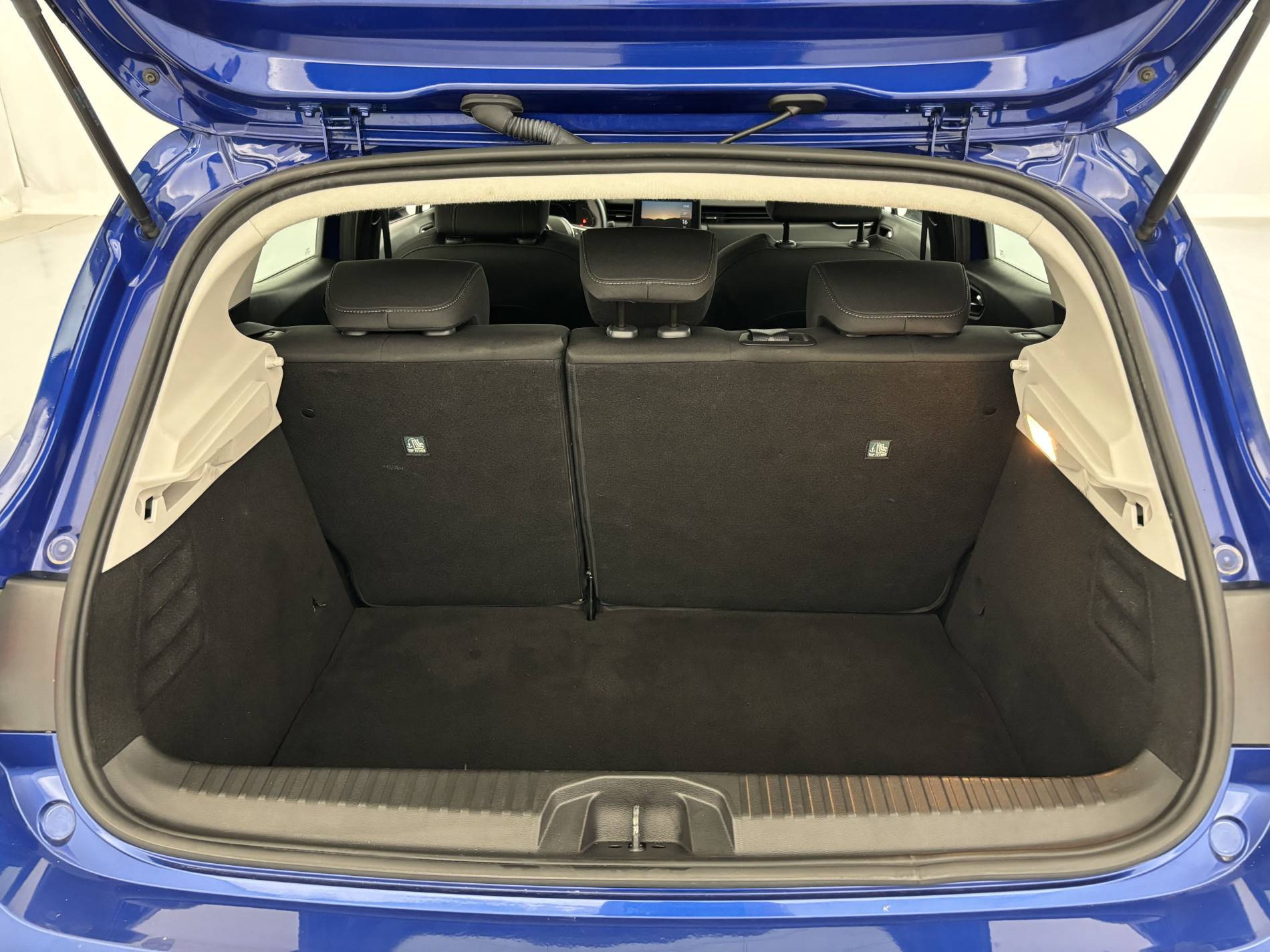 Vente en ligne Renault Clio 5 Clio E-Tech 140 - 21N au prix de 15 780 €