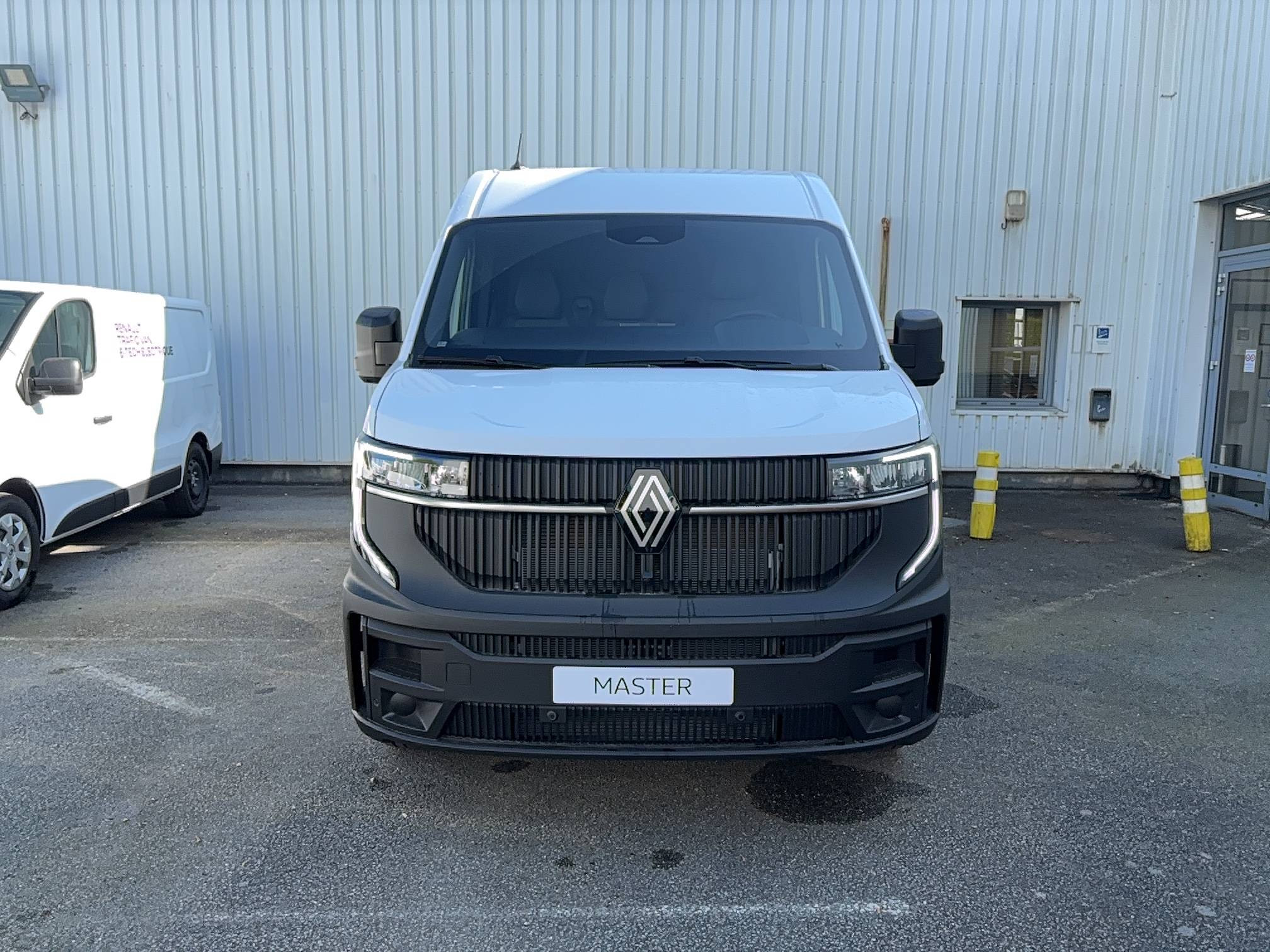 Vente en ligne Renault Master E-Tech MASTER ELECTRIQUE FGN L2H2 3T5 GRANDE AUTONOMIE au prix de 55 390 €