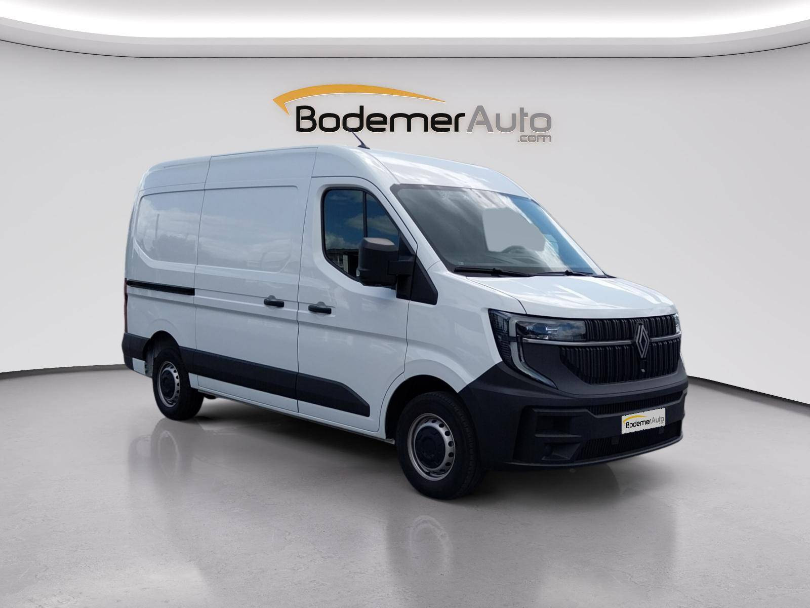Vente en ligne Renault Master Fourgon MASTER FG BLUE DCI 130 L2H2 3T5 TR au prix de 28 490 €