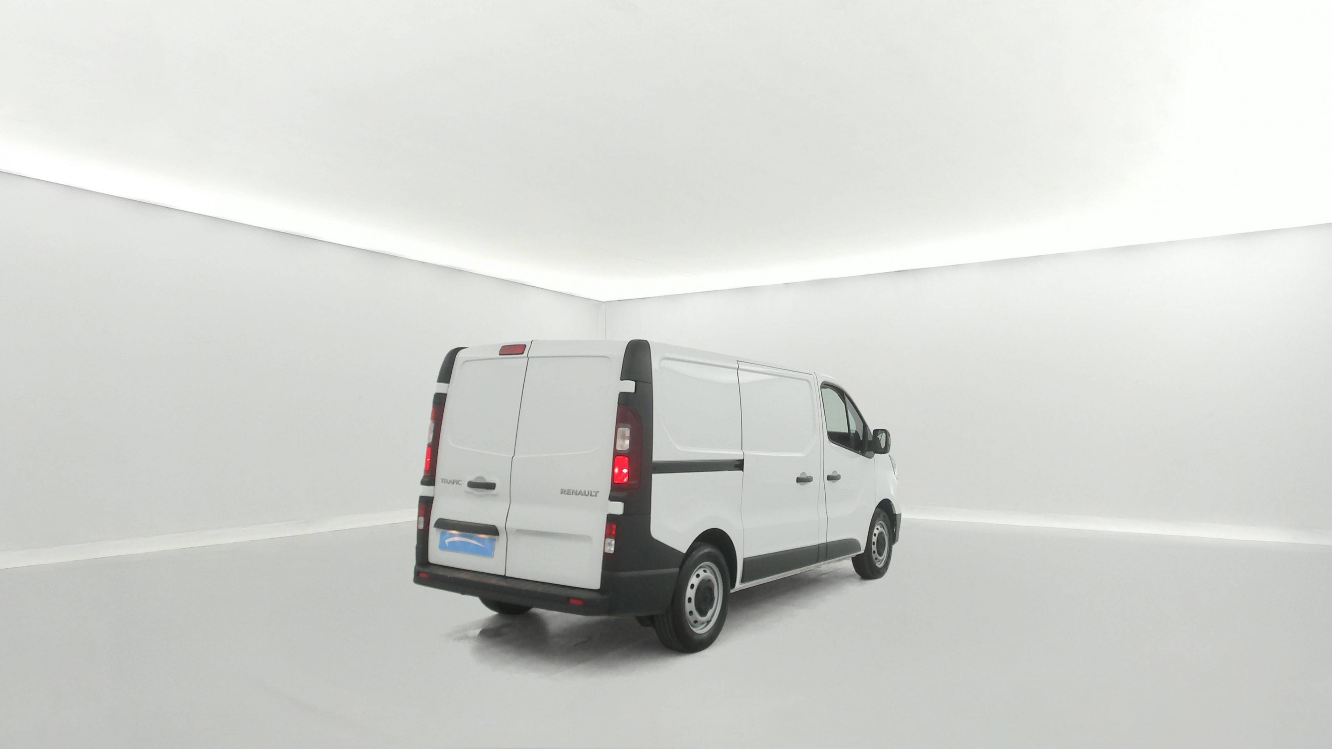 Vente en ligne Renault Trafic 3 Fourgon TRAFIC FG BLUE DCI 130 L1H1 3T GSR2 au prix de 23 990 €