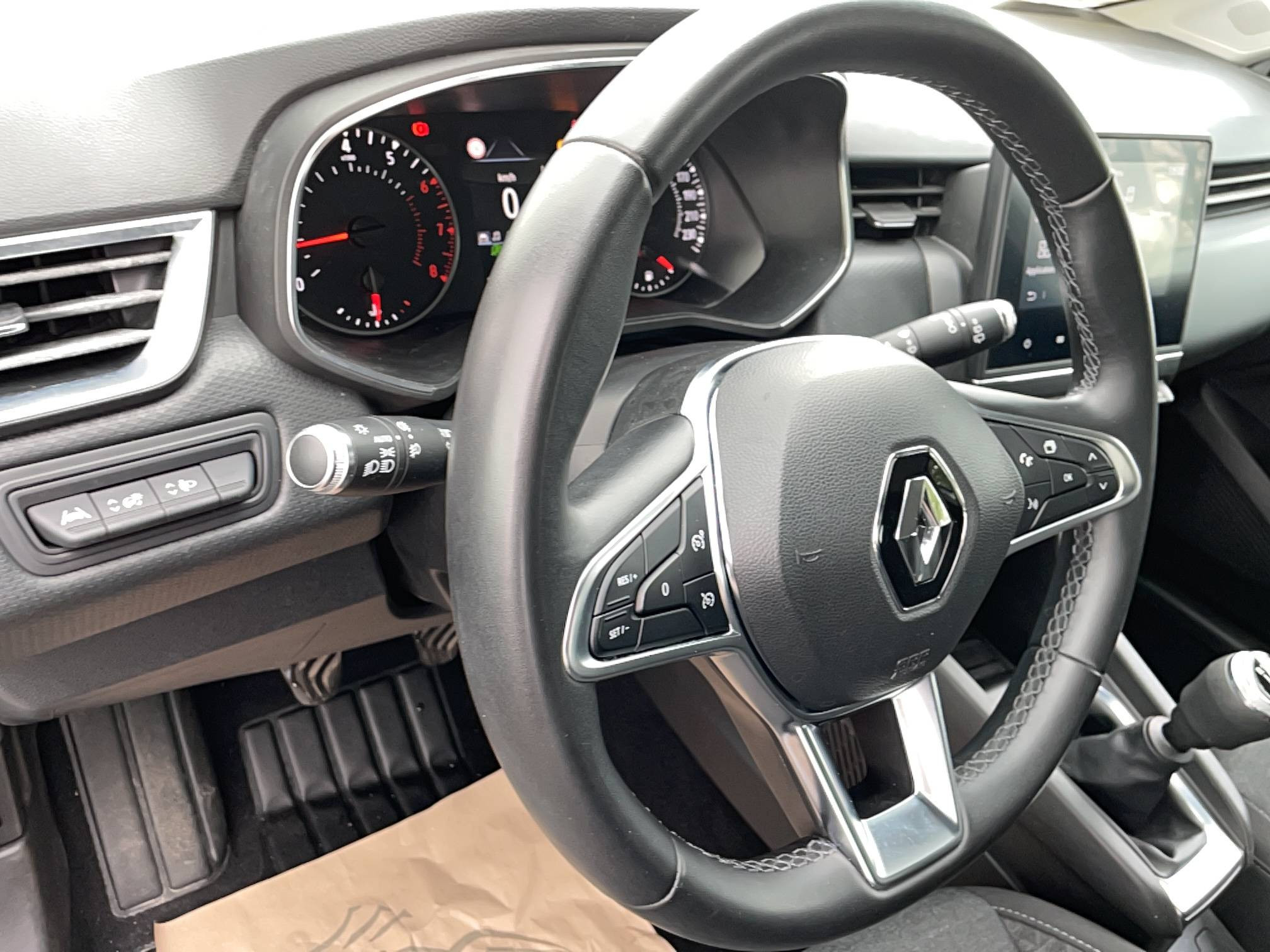 Vente en ligne Renault Clio 5 Clio TCe 90 - 21 au prix de 12 590 €