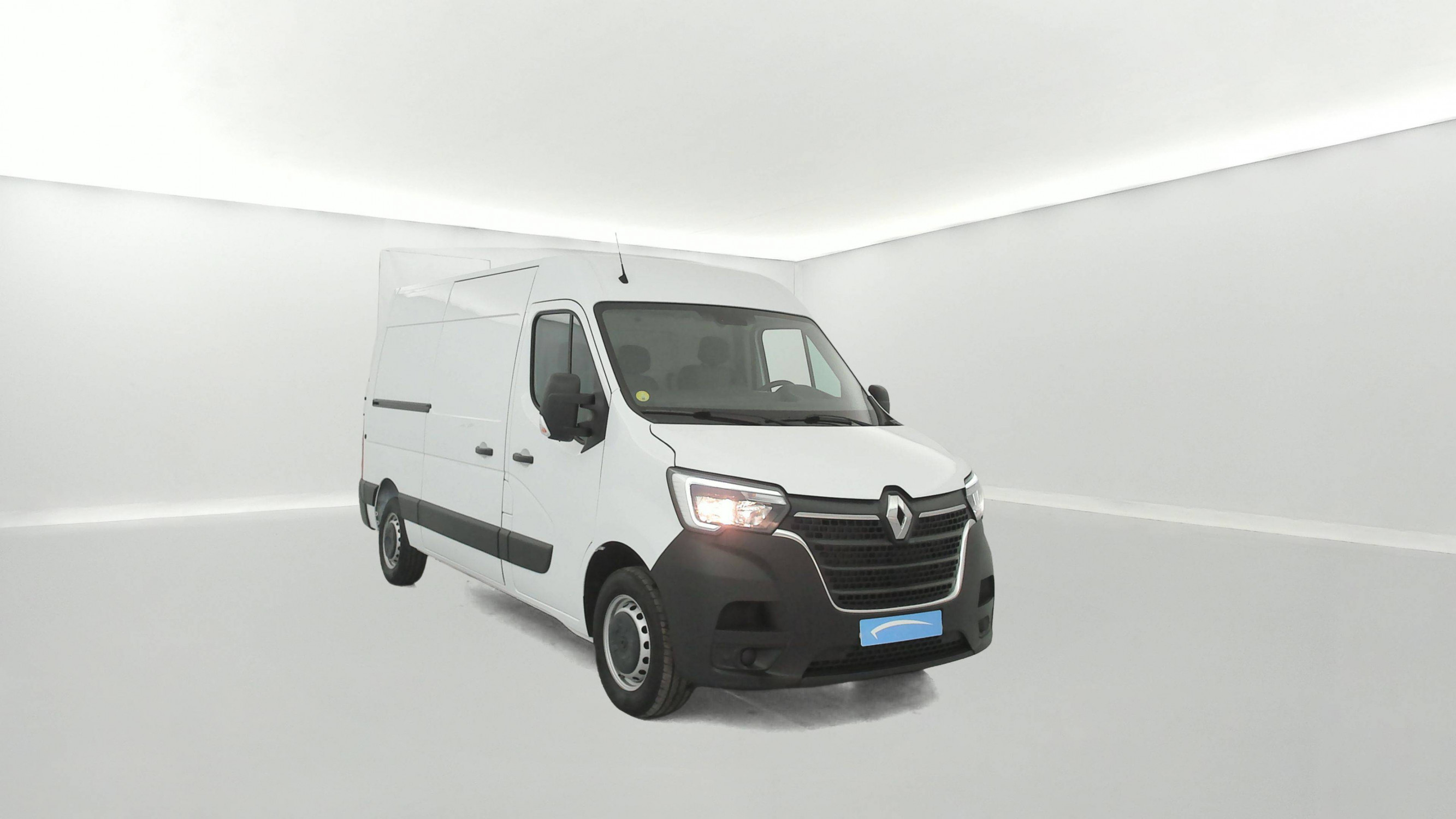 Vente en ligne Renault Master Fourgon MASTER FGN TRAC F3500 L2H2 BLUE DCI 135 au prix de 25 490 €