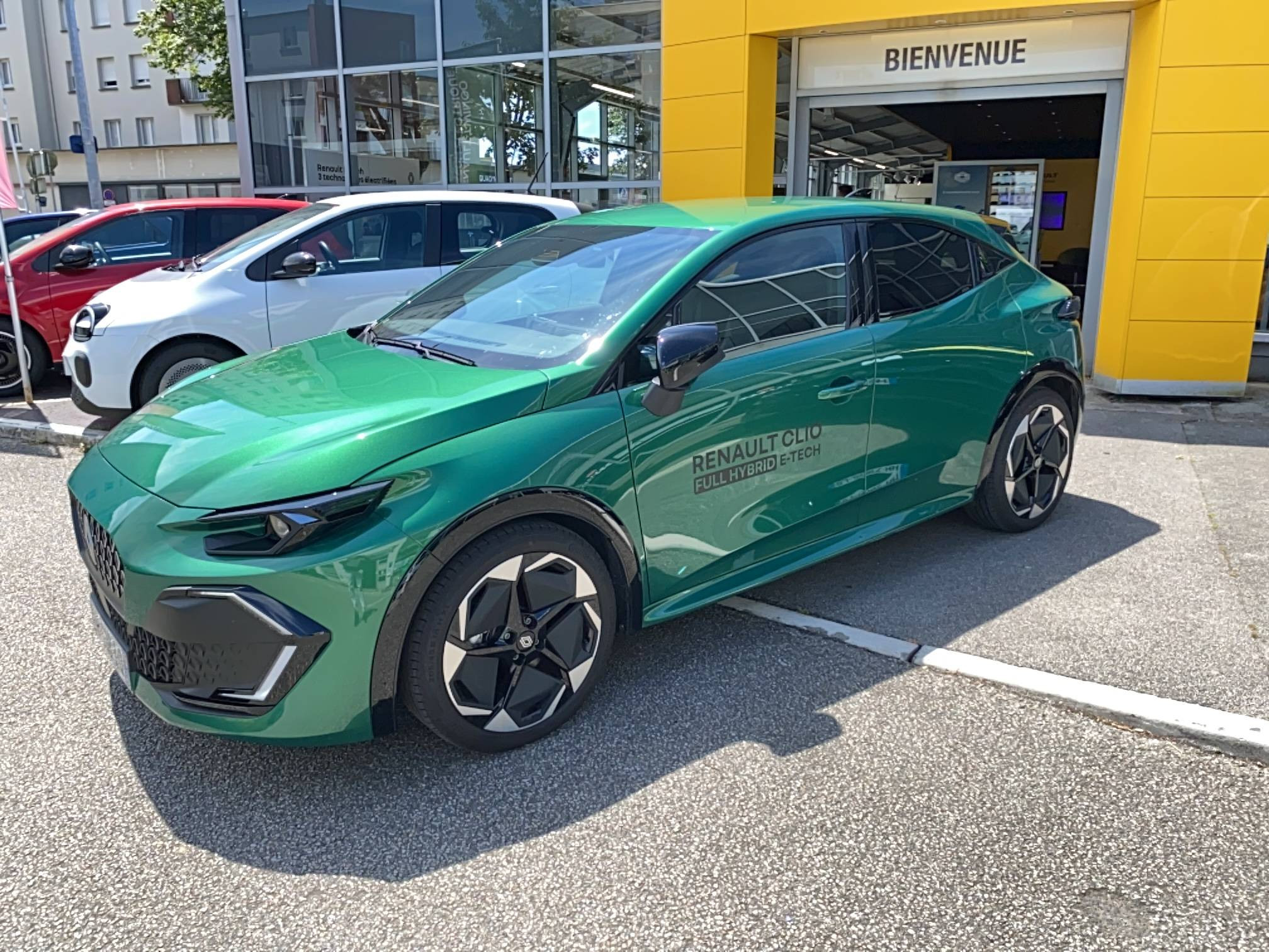 Renault Clio 6 Clio E-Tech full hybrid 160 ch occasion de 2025 en vente à Brest