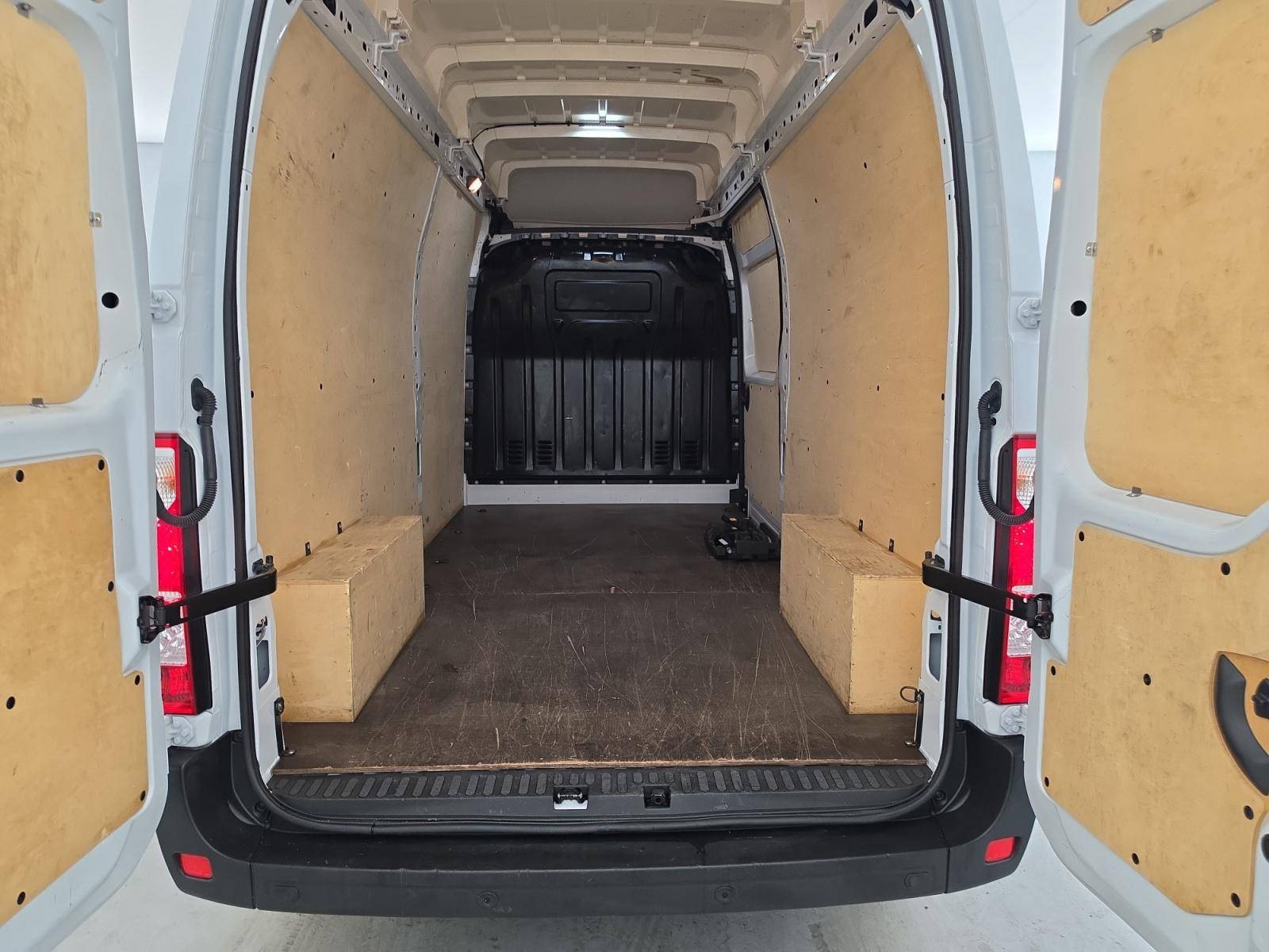 Vente en ligne Renault Master Fourgon MASTER FGN TRAC F3500 L3H3 BLUE DCI 135 au prix de 26 490 €