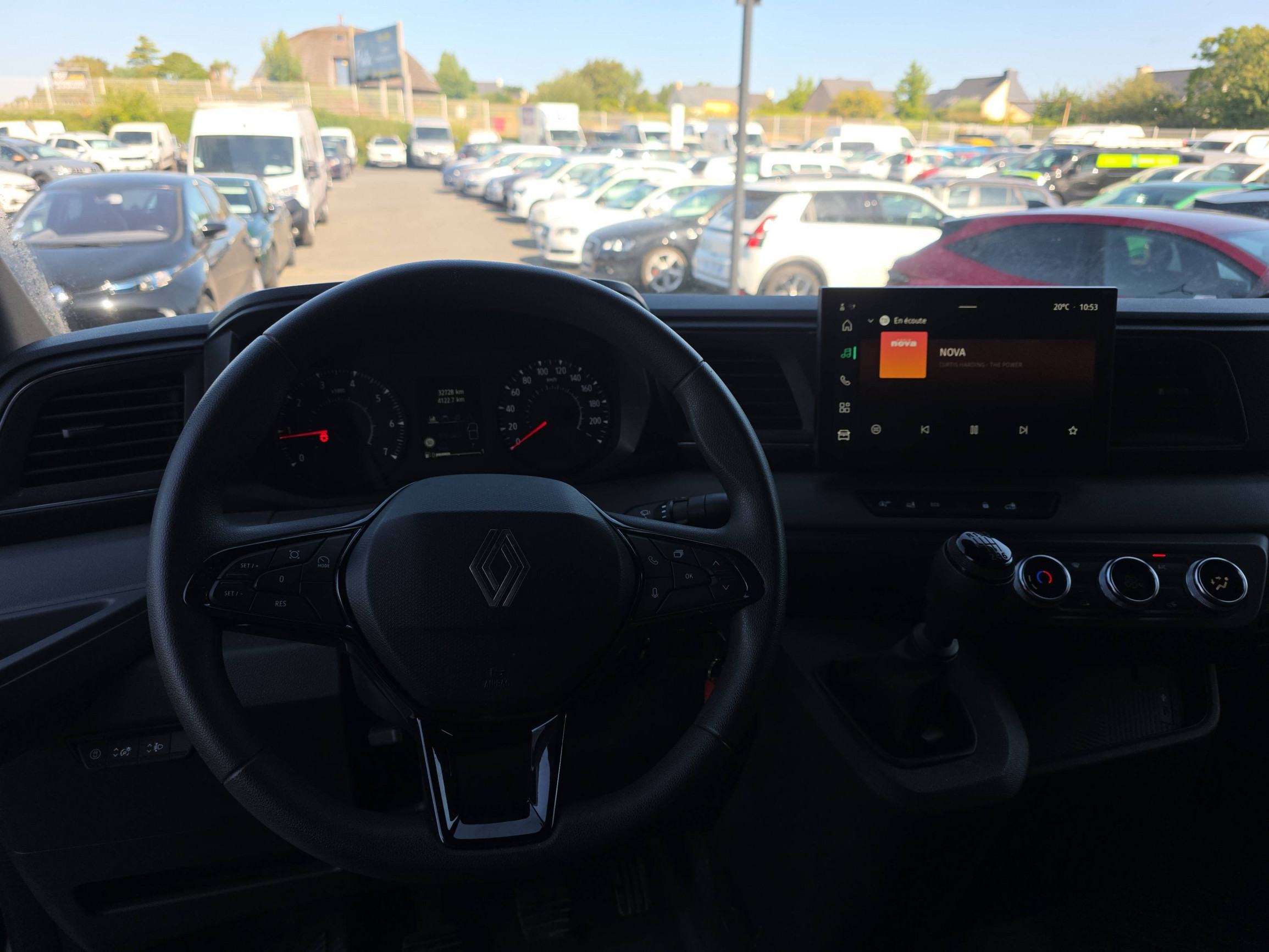 Vente en ligne Renault Master Fourgon MASTER FG BLUE DCI 130 L2H2 3T5 TR au prix de 29 990 €