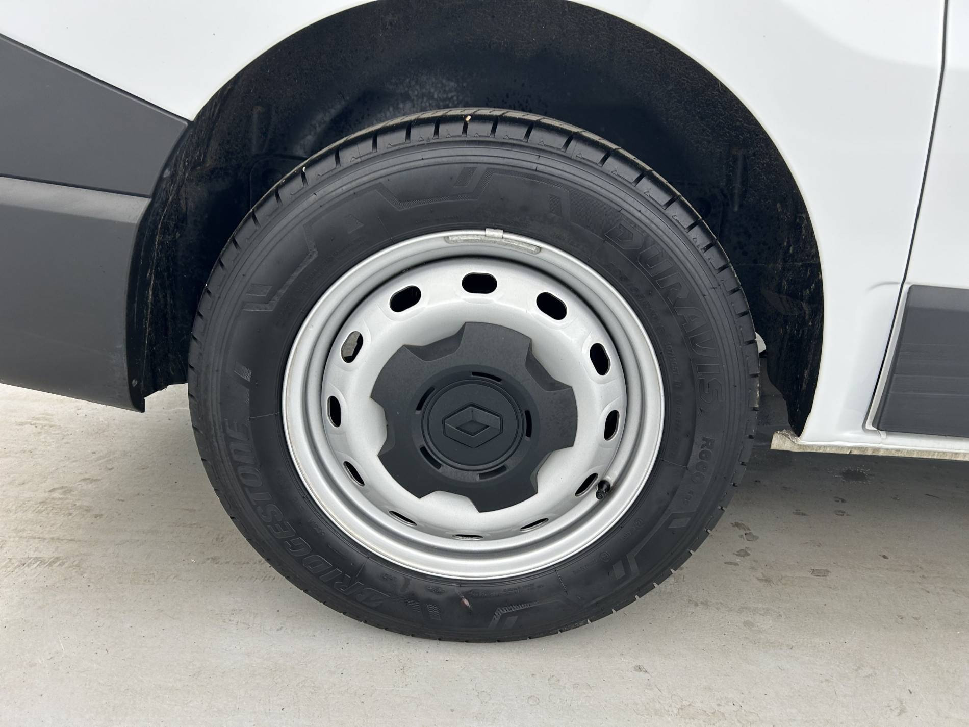 Vente en ligne Renault Trafic 3 Fourgon TRAFIC FG BLUE DCI 130 L1H1 3T GSR2 au prix de 24 390 €