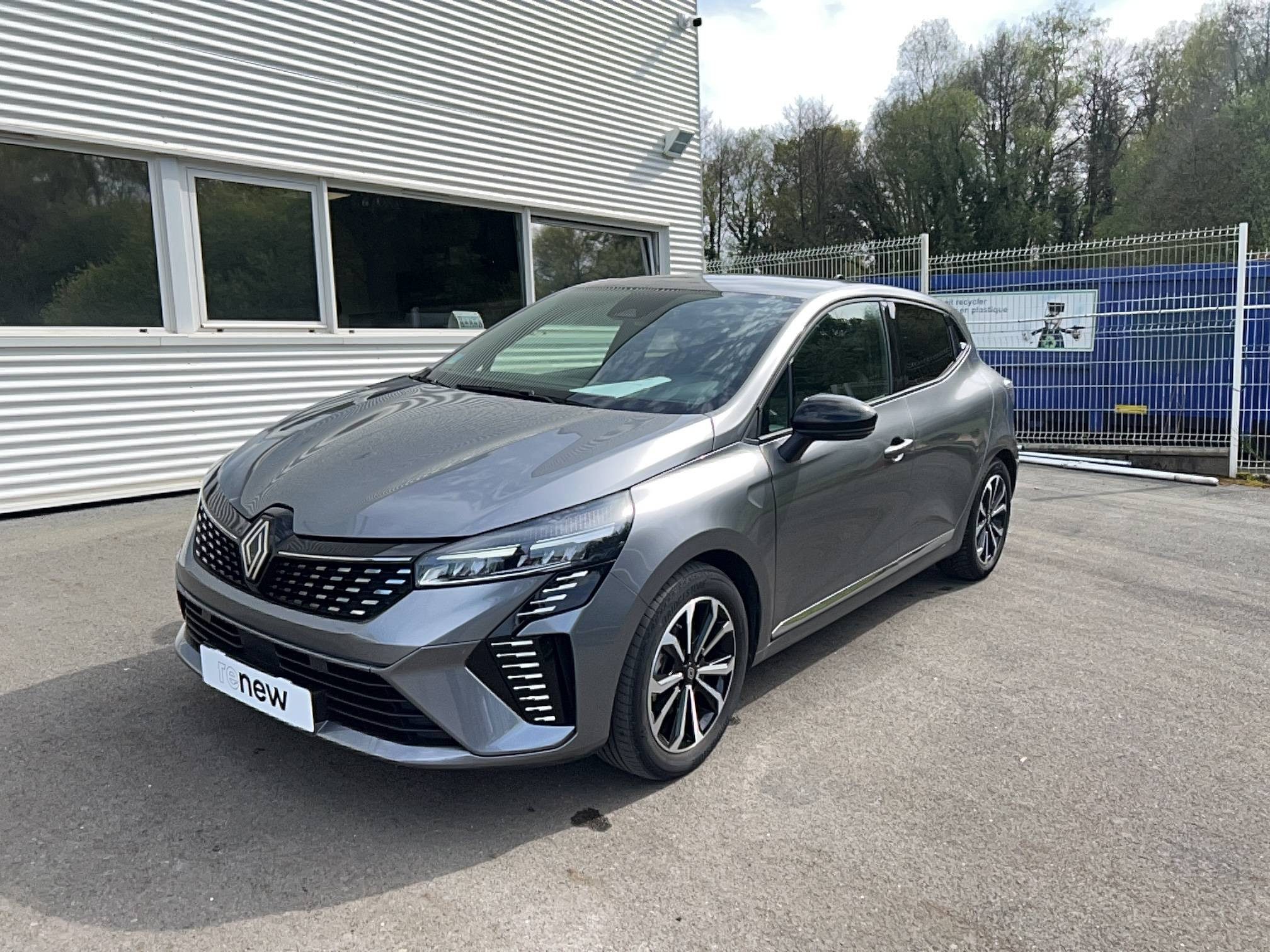 Vente en ligne Renault Clio 5 Clio E-Tech full hybrid 145 au prix de 18 590 €