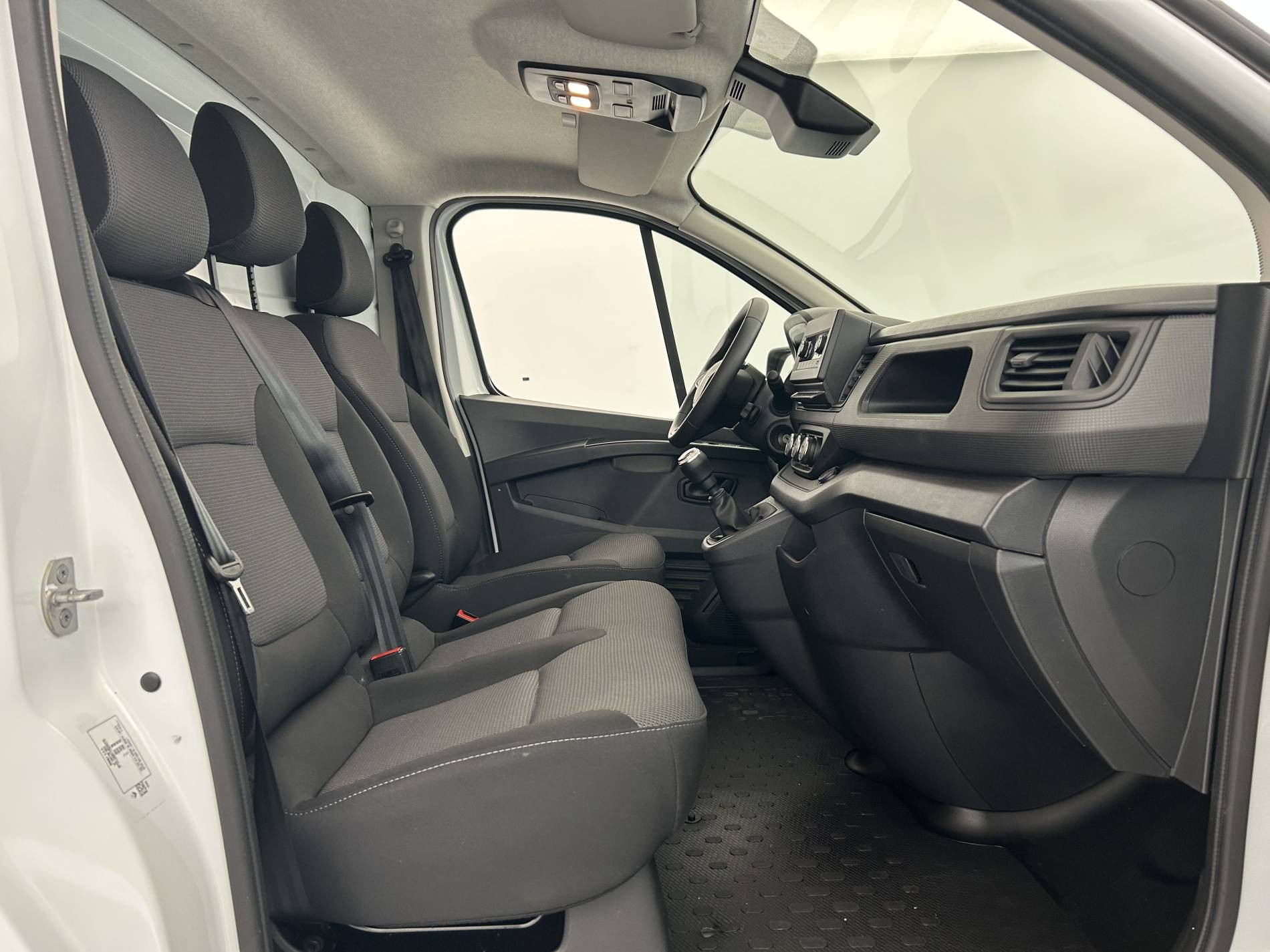 Vente en ligne Renault Trafic 3 Fourgon TRAFIC FG BLUE DCI 130 L1H1 3T GSR2 au prix de 25 390 €