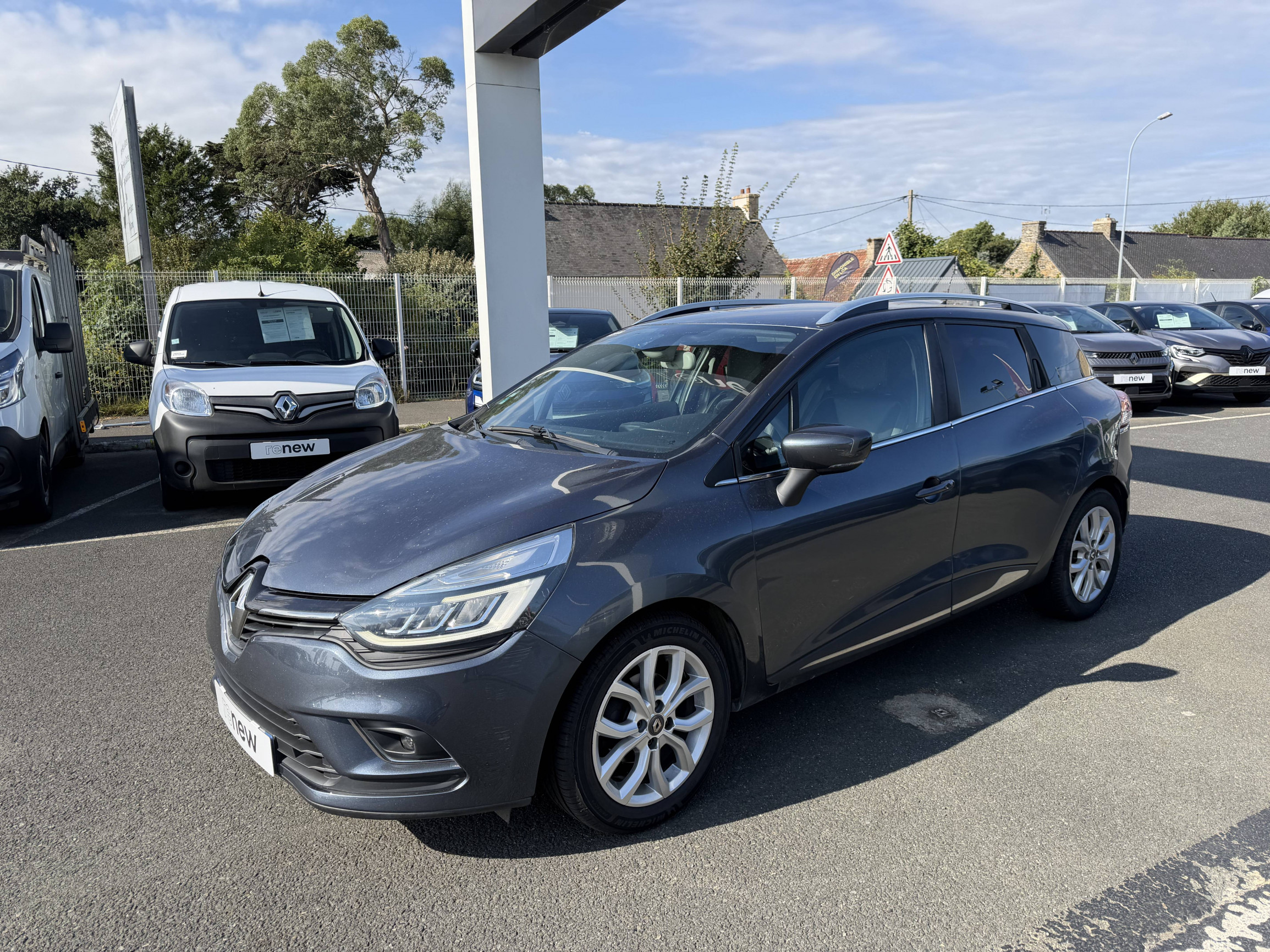 Vente en ligne Renault Clio 4 Estate Clio Estate dCi 90 Energy au prix de 11 490 €