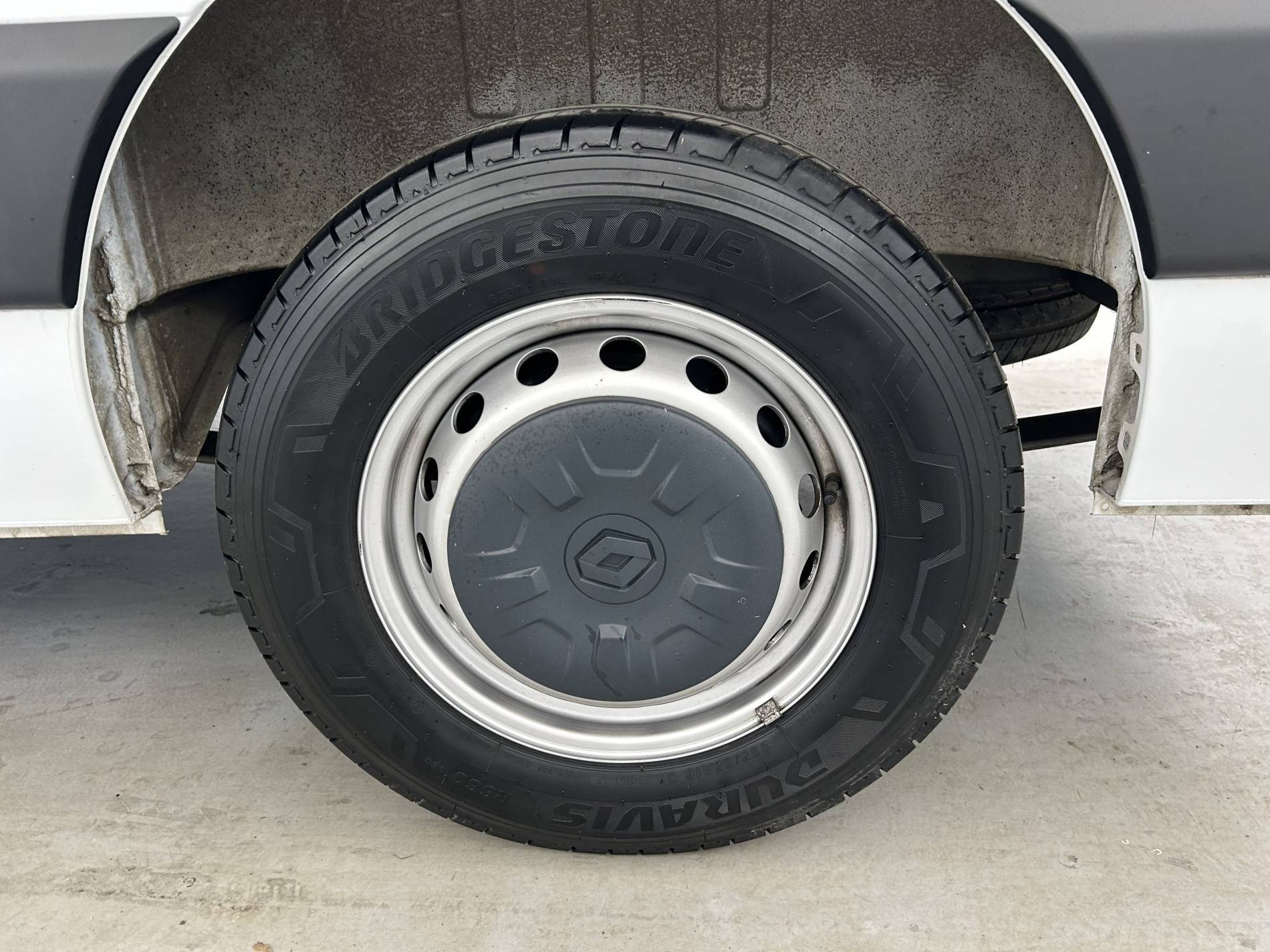 Vente en ligne Renault Master Fourgon MASTER FGN TRAC F3500 L2H2 BLUE DCI 135 au prix de 23 490 €