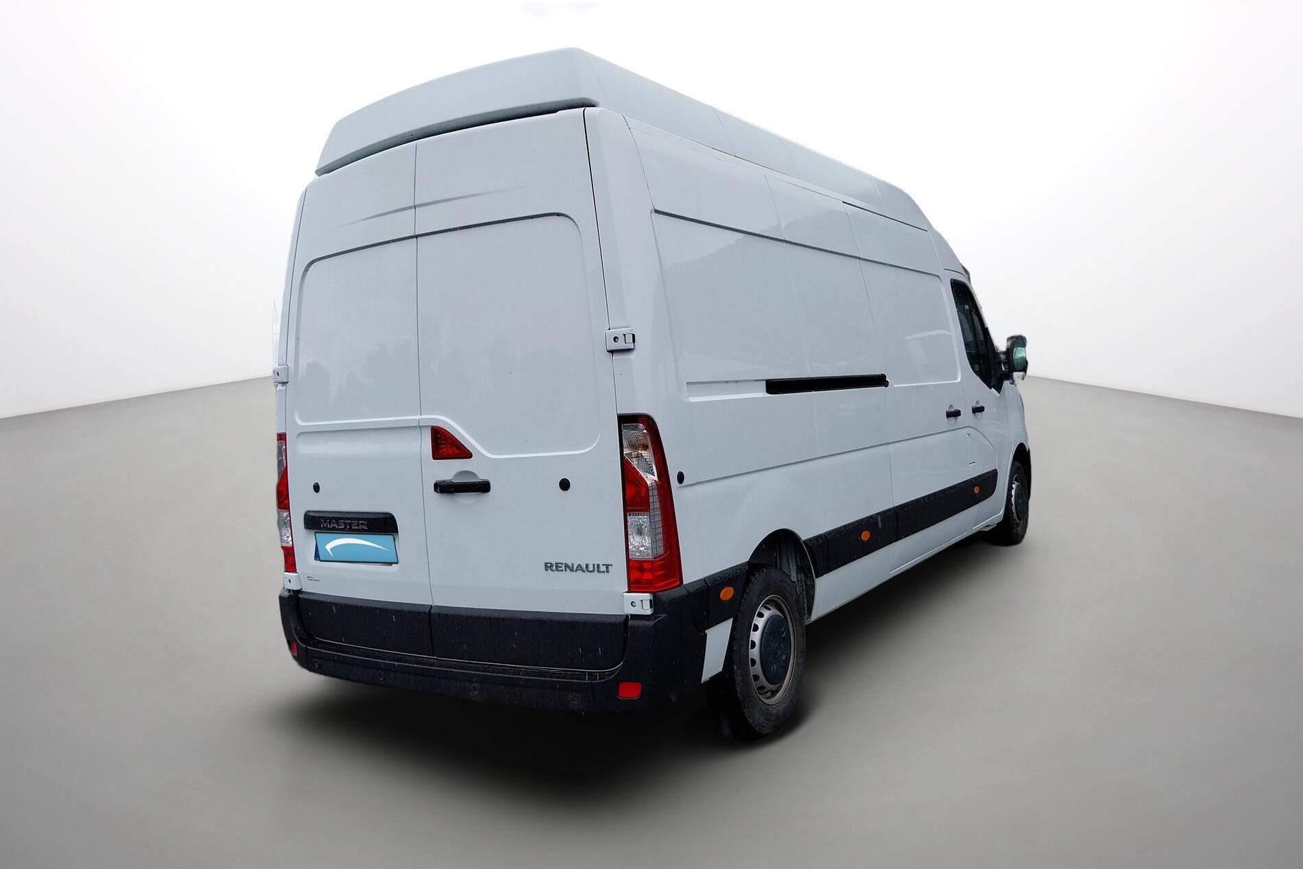 Vente en ligne Renault Master Fourgon MASTER FGN TRAC F3500 L3H3 BLUE DCI 135 au prix de 28 990 €