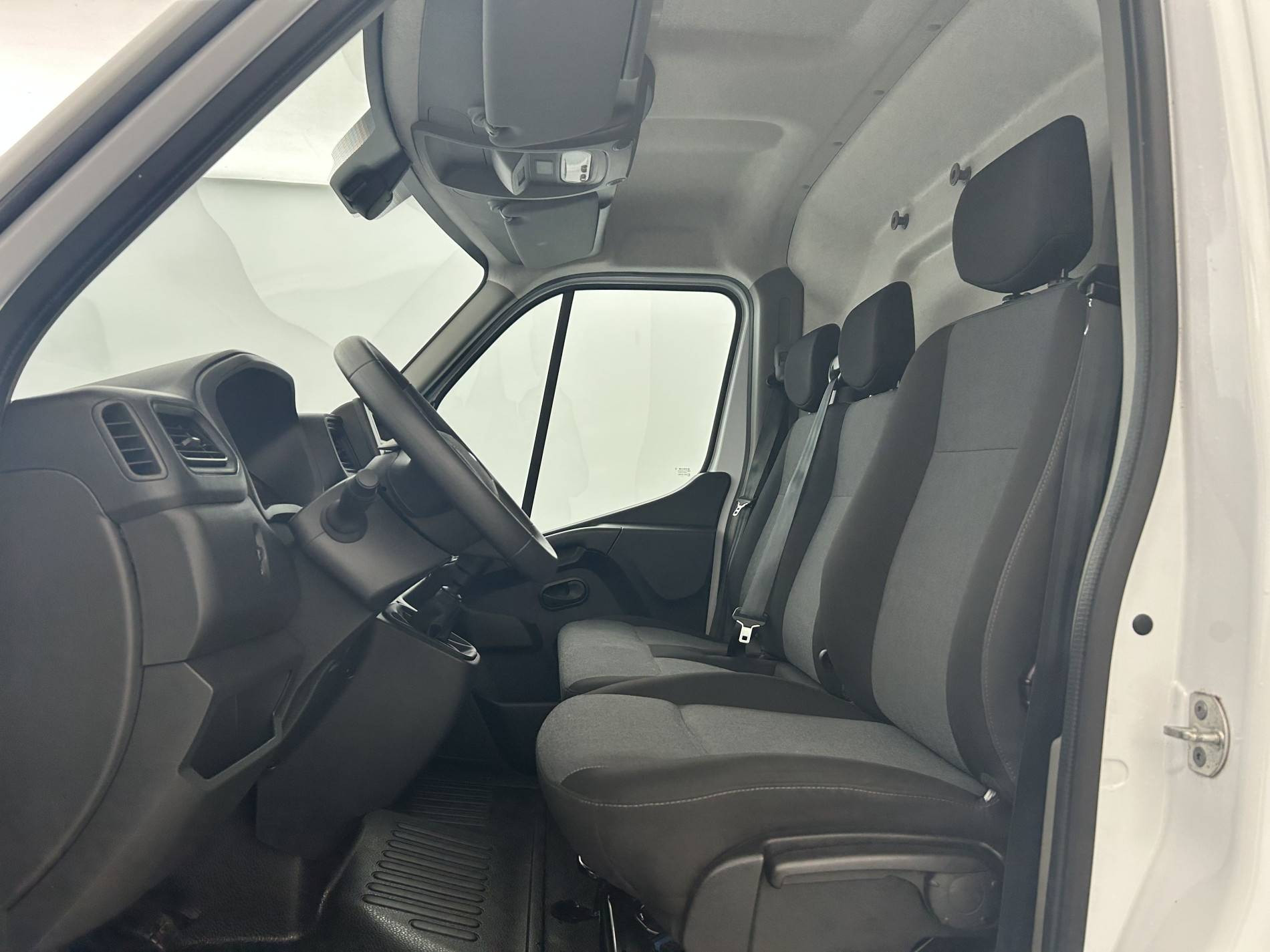 Vente en ligne Renault Master Fourgon MASTER FGN TRAC F3500 L2H2 BLUE DCI 135 au prix de 26 990 €