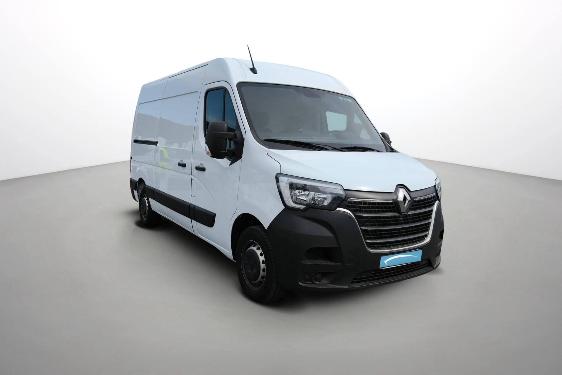Vente en ligne Renault Master Fourgon MASTER FGN TRAC F3500 L2H2 BLUE DCI 135 au prix de 26 490 €
