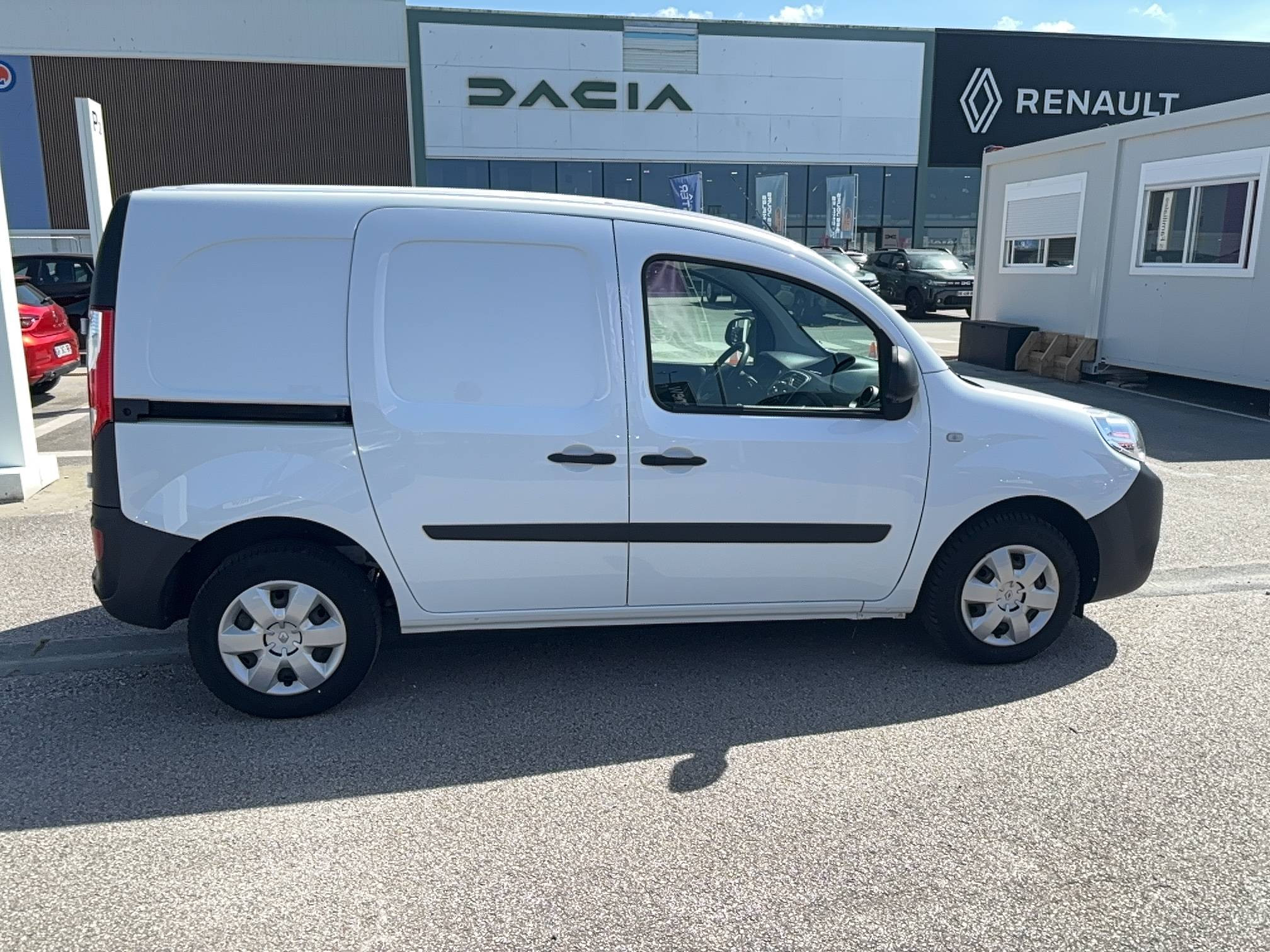 Vente en ligne Renault Kangoo Express  BLUE DCI 80 au prix de 12 290 €