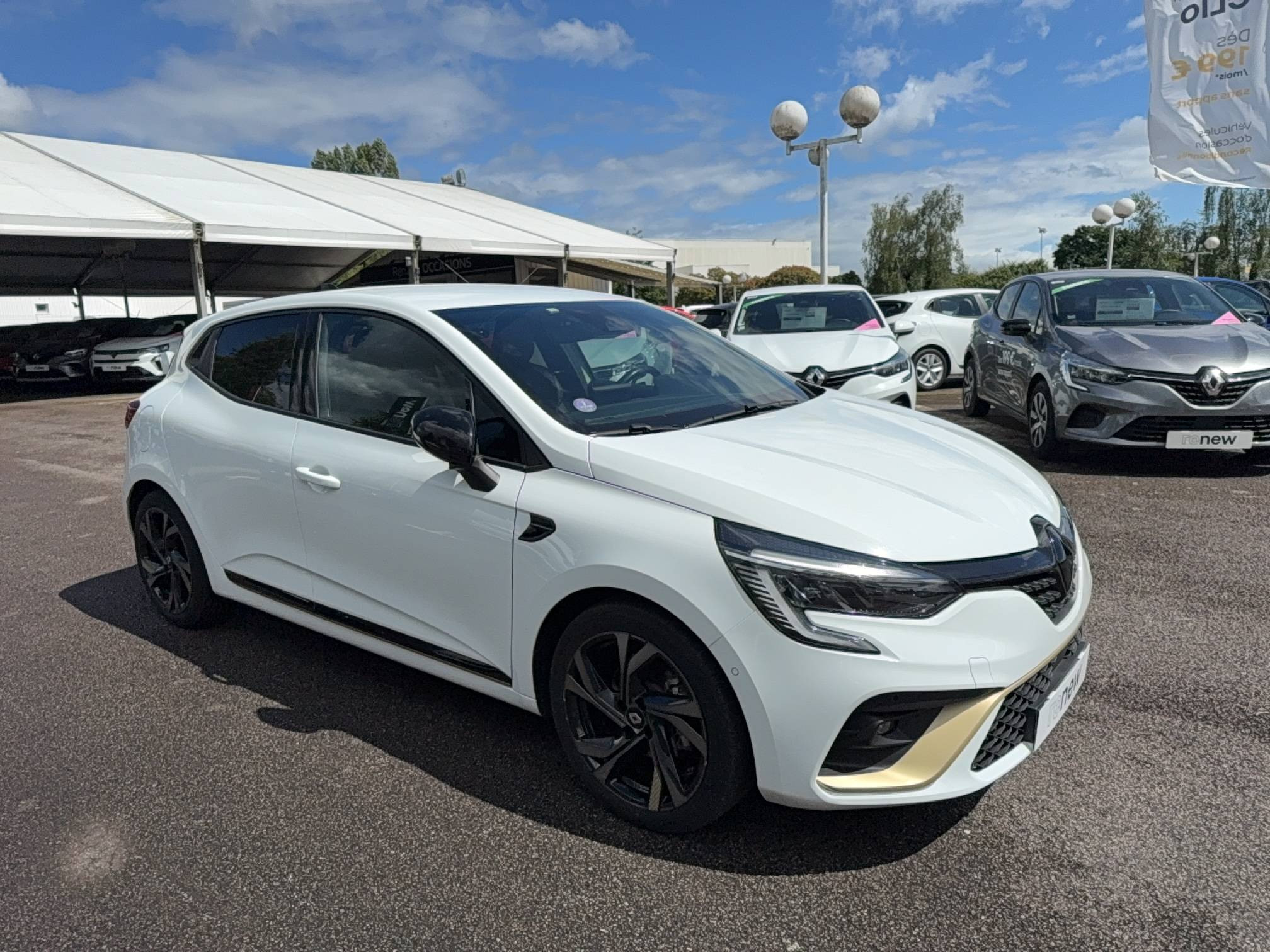 Vente en ligne Renault Clio 5 Clio E-Tech full hybrid 145 au prix de 18 990 €