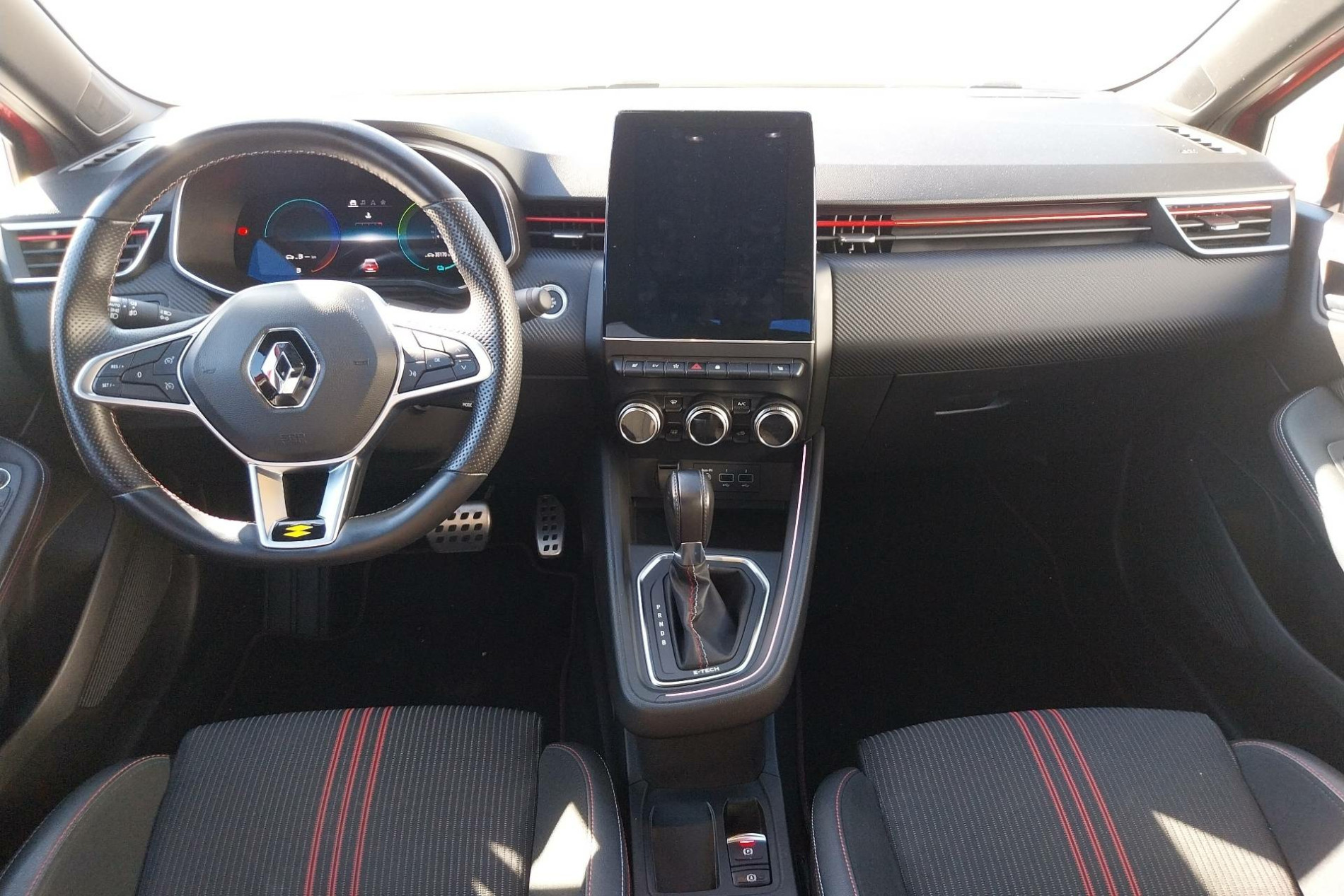 Vente en ligne Renault Clio 5 Clio E-Tech 140 - 21N au prix de 18 390 €