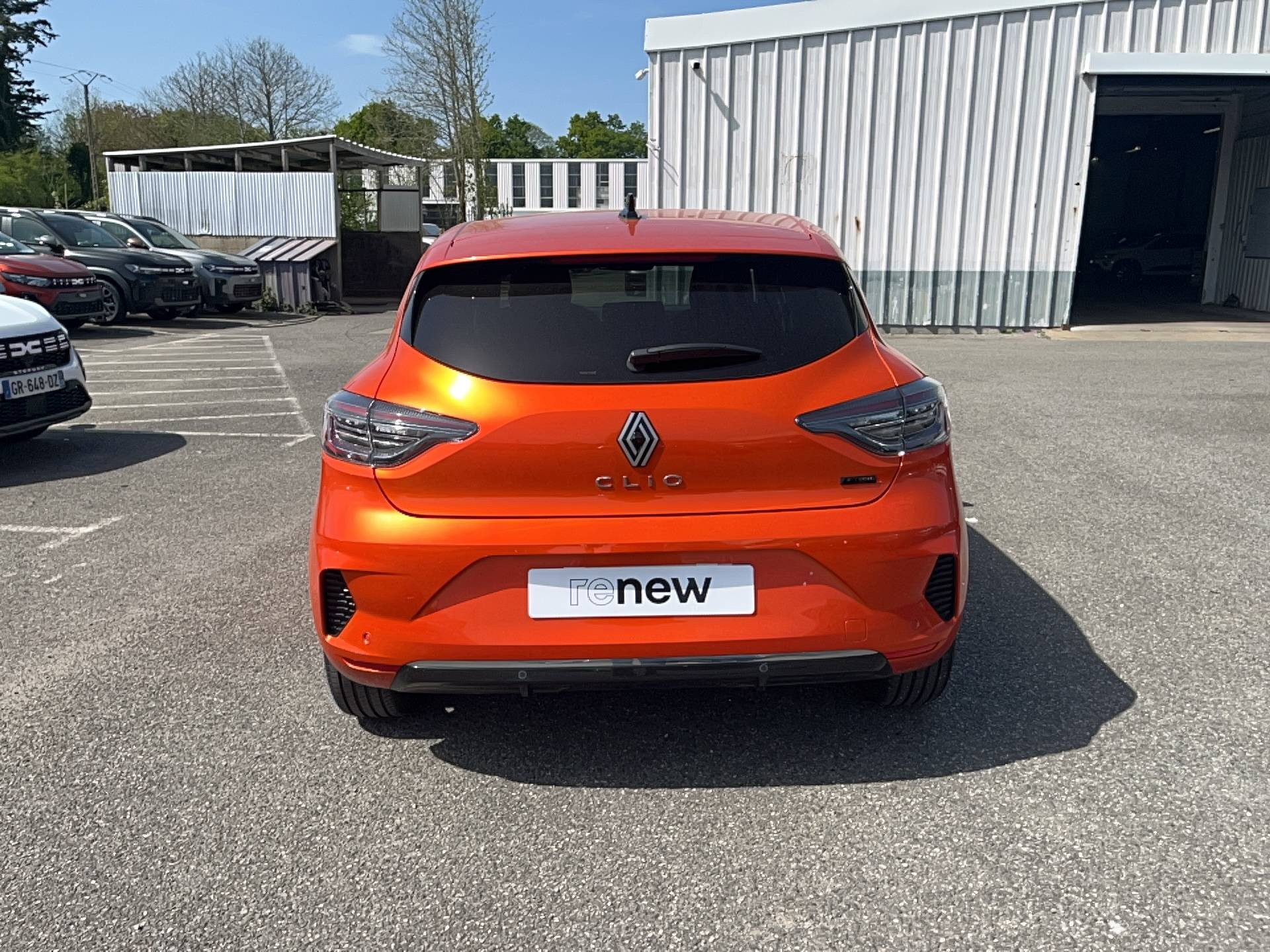 Vente en ligne Renault Clio 5 Clio E-Tech full hybrid 145 au prix de 18 990 €