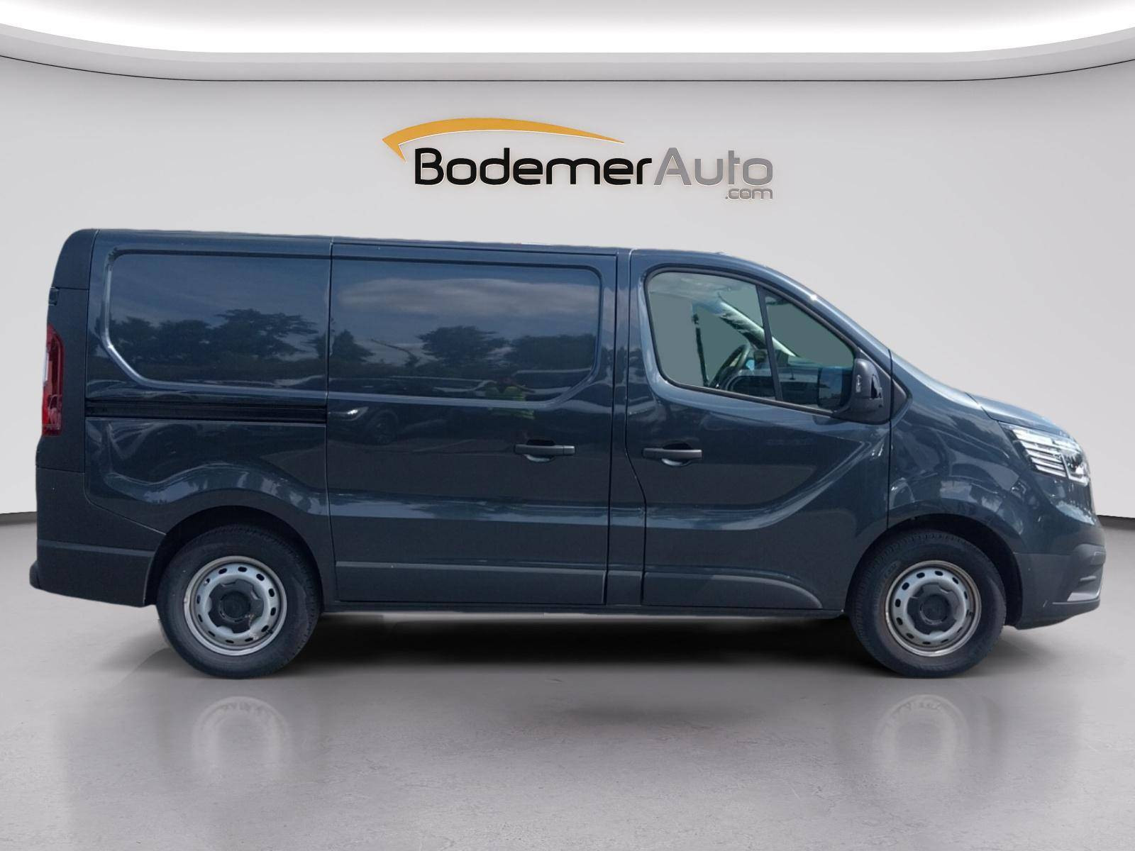 Vente en ligne Renault Trafic 3 Fourgon TRAFIC FG BLUE DCI 110 L1H1 2T8 GSR2 au prix de 24 900 €