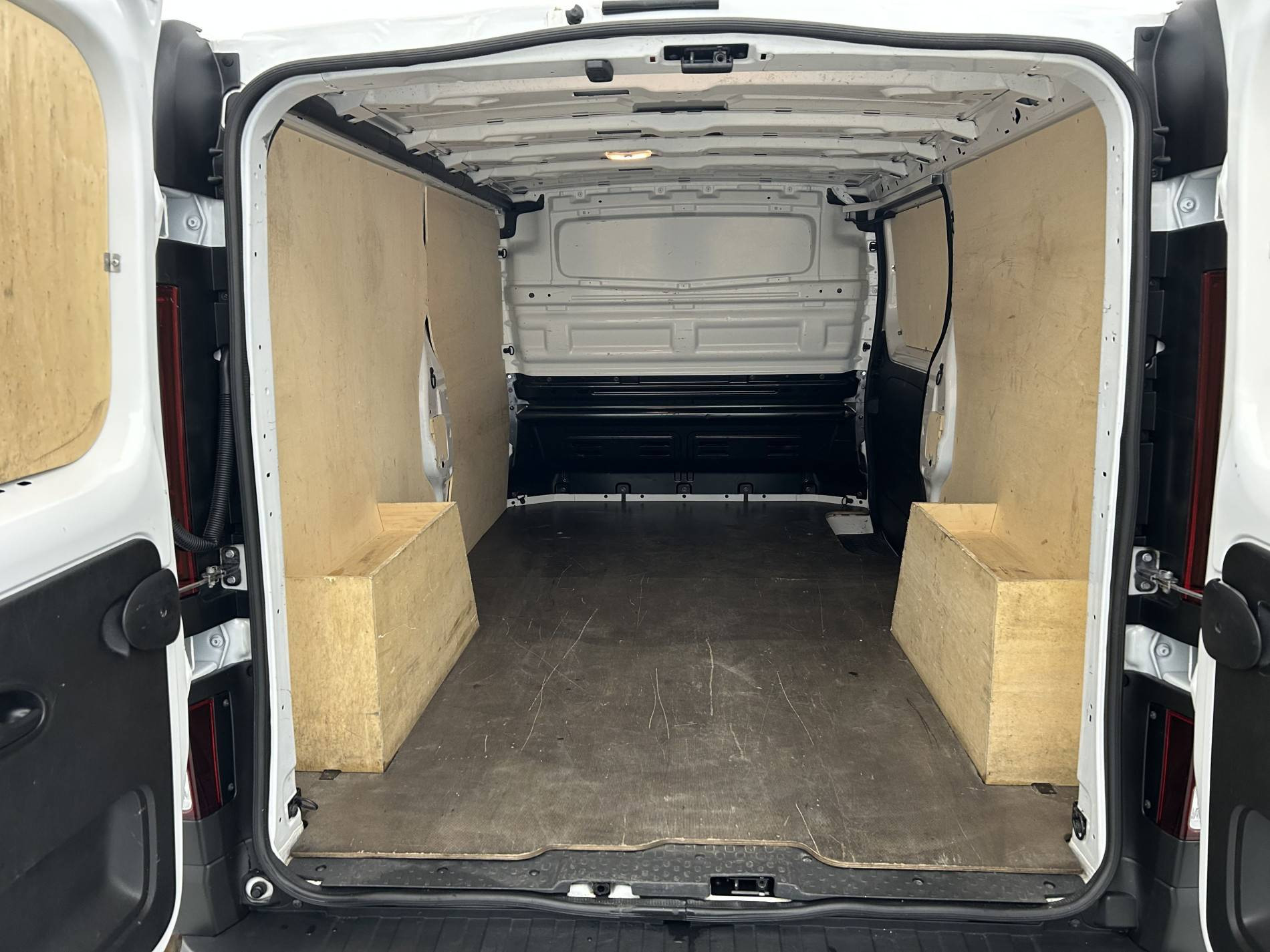 Vente en ligne Renault Trafic 3 Fourgon TRAFIC FGN L2H1 3000 KG BLUE DCI 130 au prix de 23 990 €