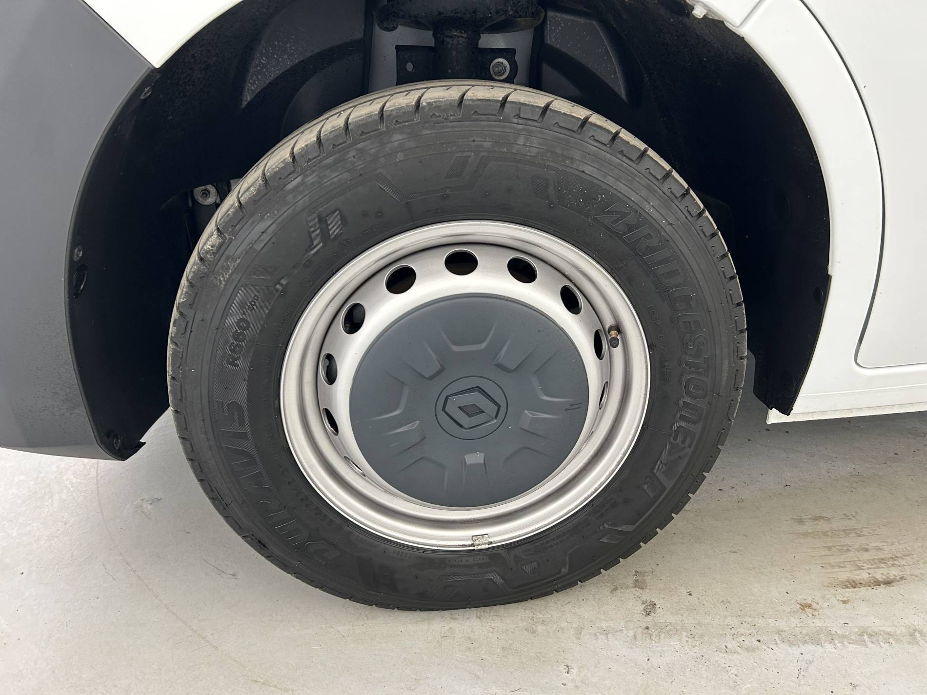 Vente en ligne Renault Master Fourgon MASTER FGN TRAC F3500 L2H2 BLUE DCI 135 au prix de 25 990 €