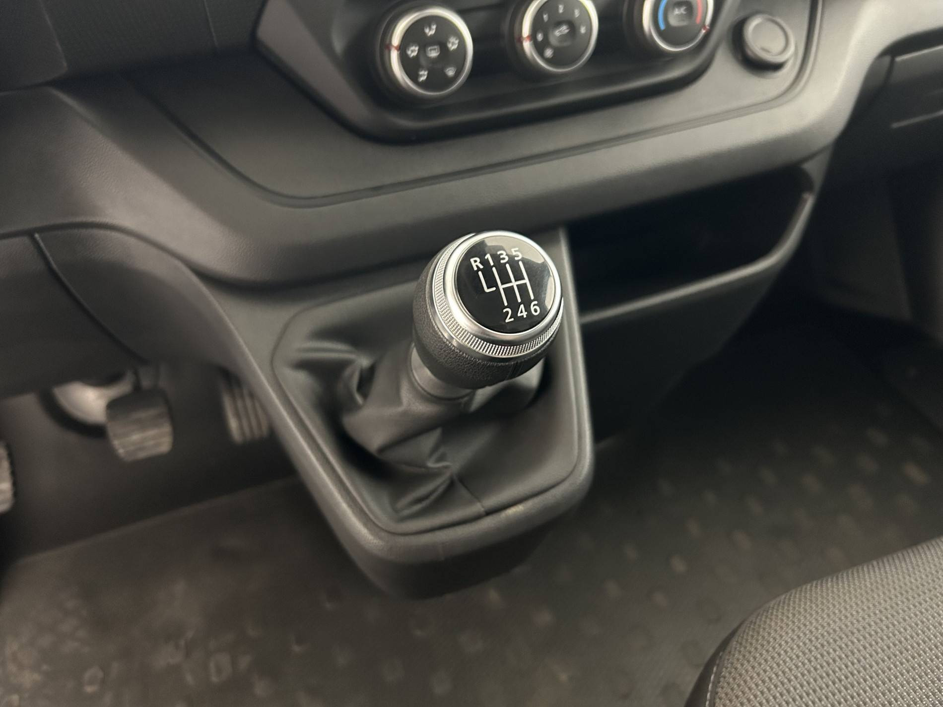 Vente en ligne Renault Trafic 3 Fourgon TRAFIC FGN L1H1 3T BLUE DCI 130 GSR2 au prix de 24 490 €