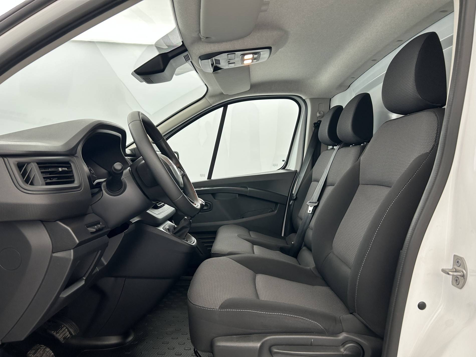 Vente en ligne Renault Trafic 3 Fourgon TRAFIC FGN L2H1 3000 KG BLUE DCI 130 au prix de 24 590 €